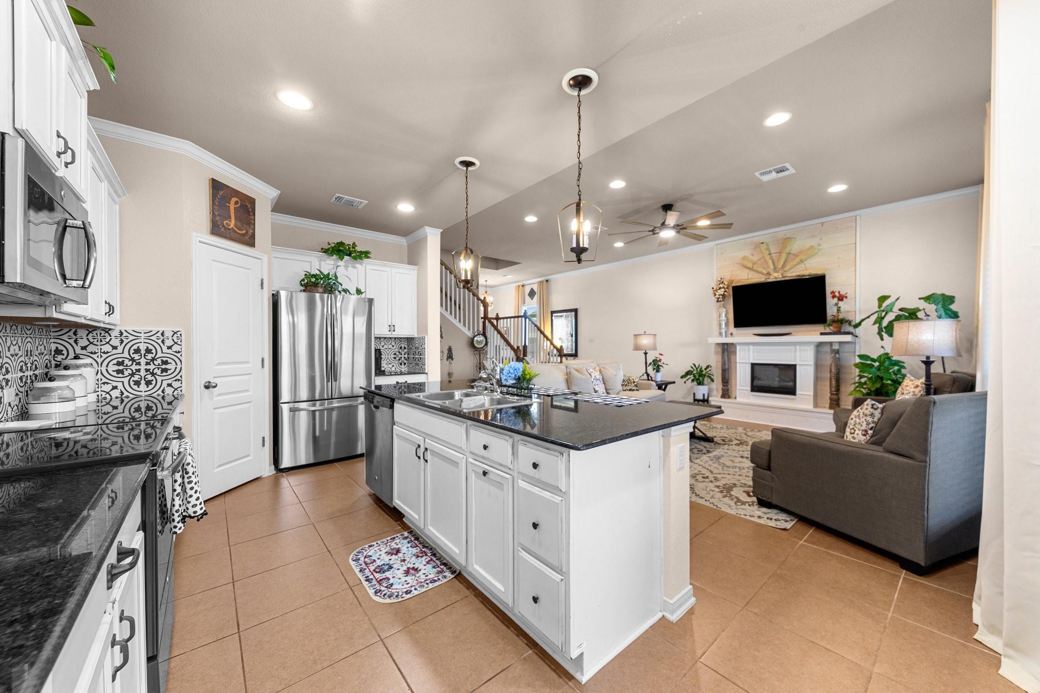10210 Alamosa Ln Property Photo 11