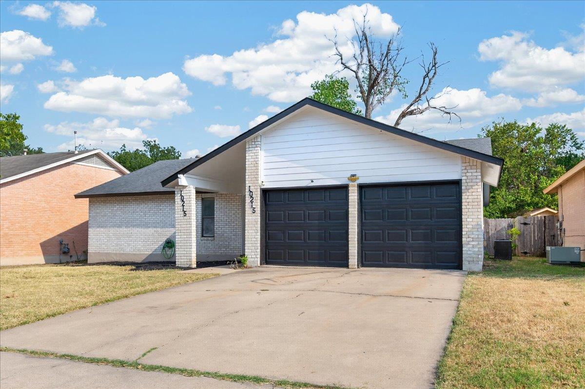 10215 Missel Thrush Dr Property Photo 3