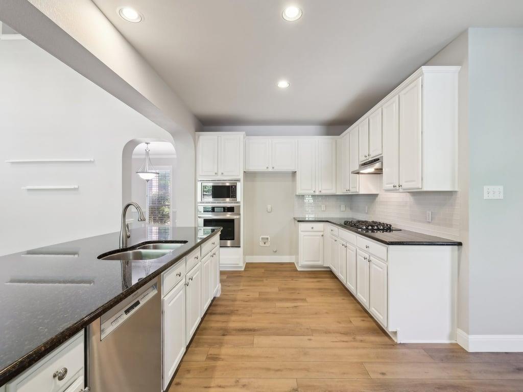 1200 Andrew Cv Property Photo 11