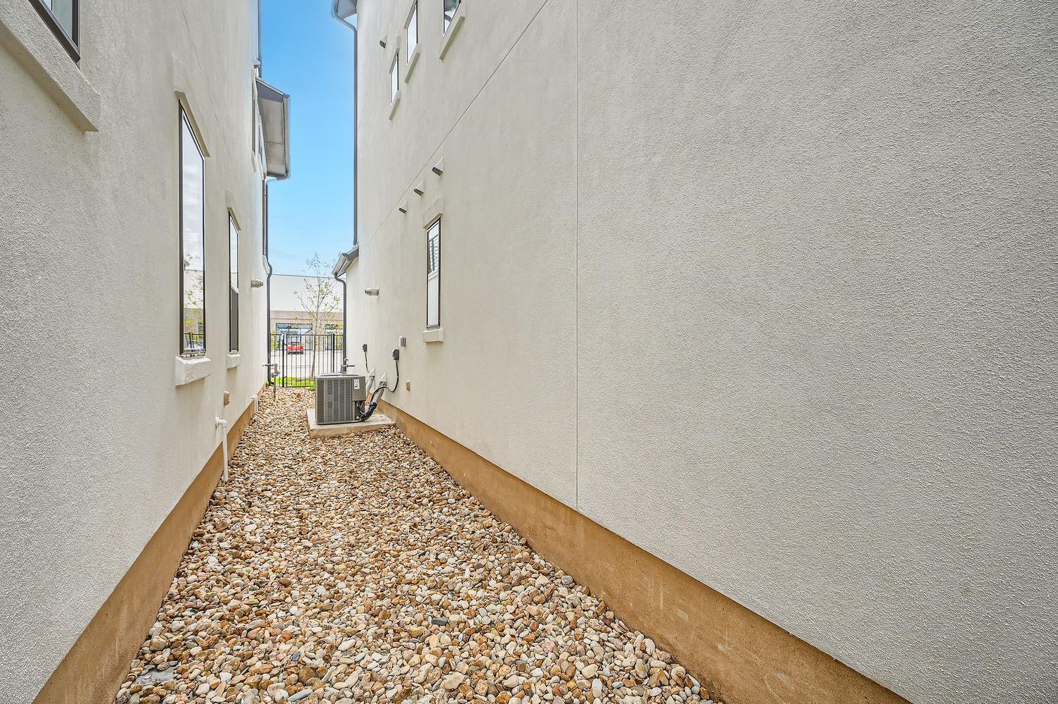 9029 Cattle Baron Path Property Photo 31