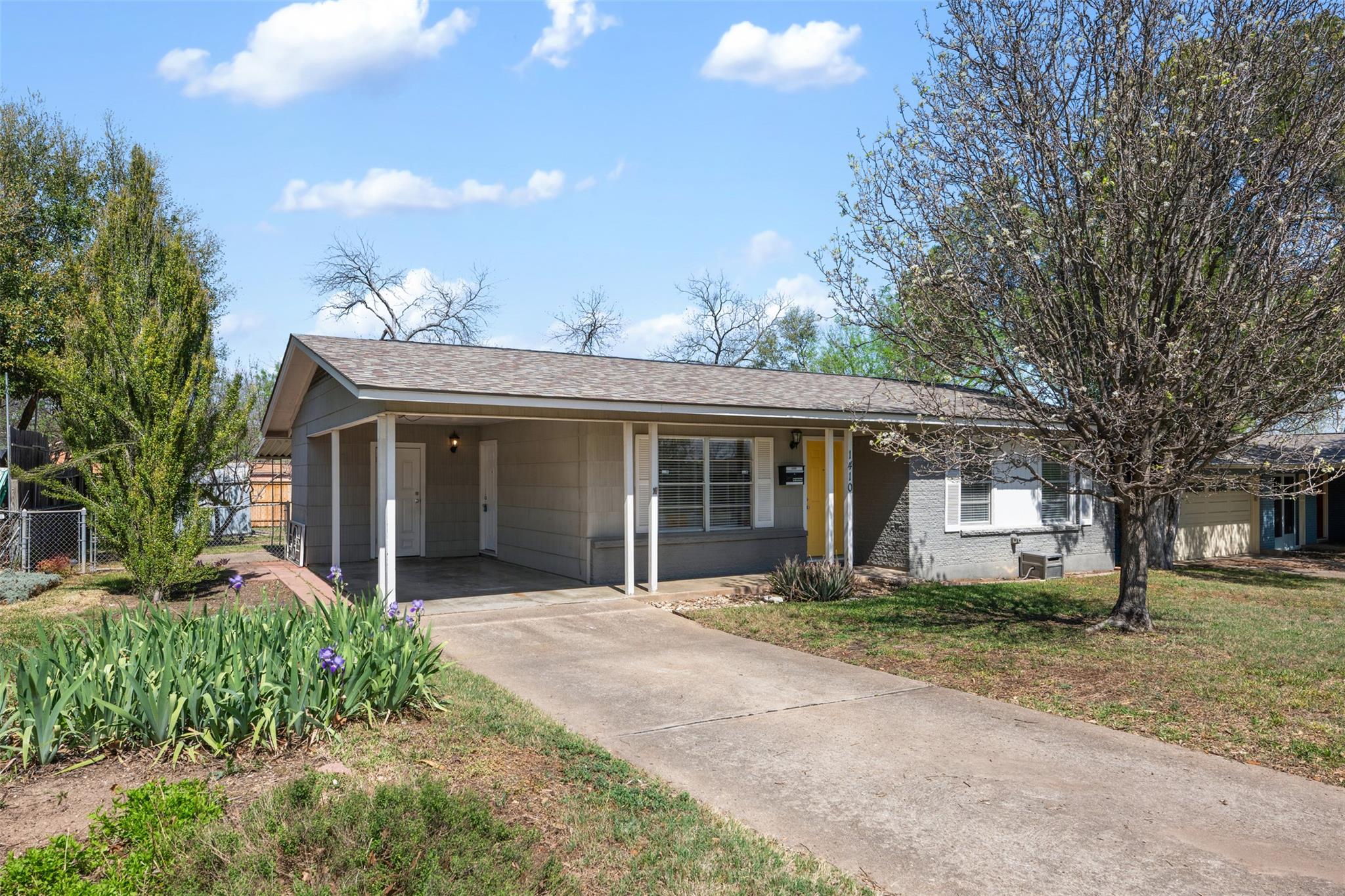 1410 Yorkshire Dr Property Photo 2