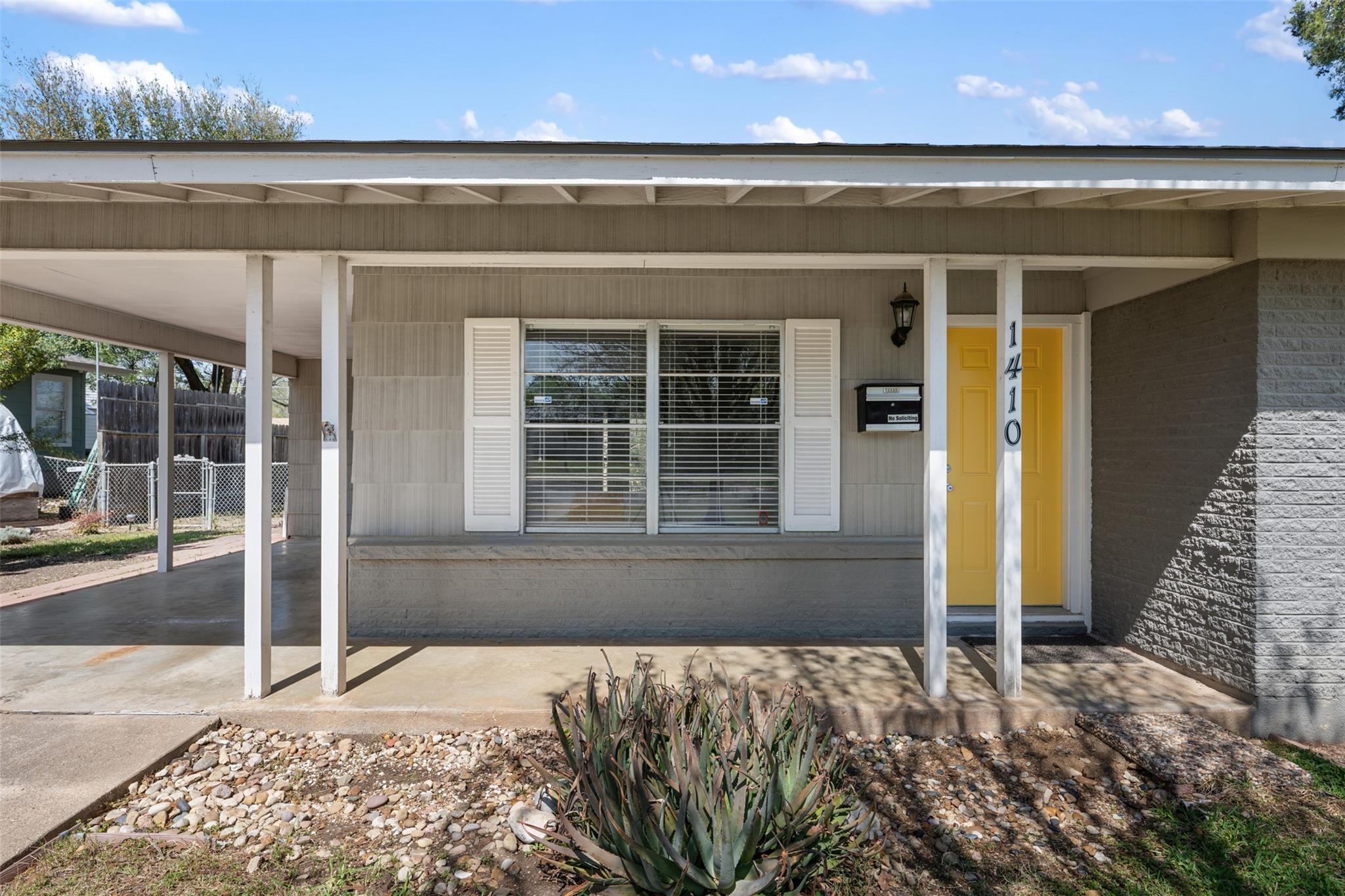 1410 Yorkshire Dr Property Photo 4