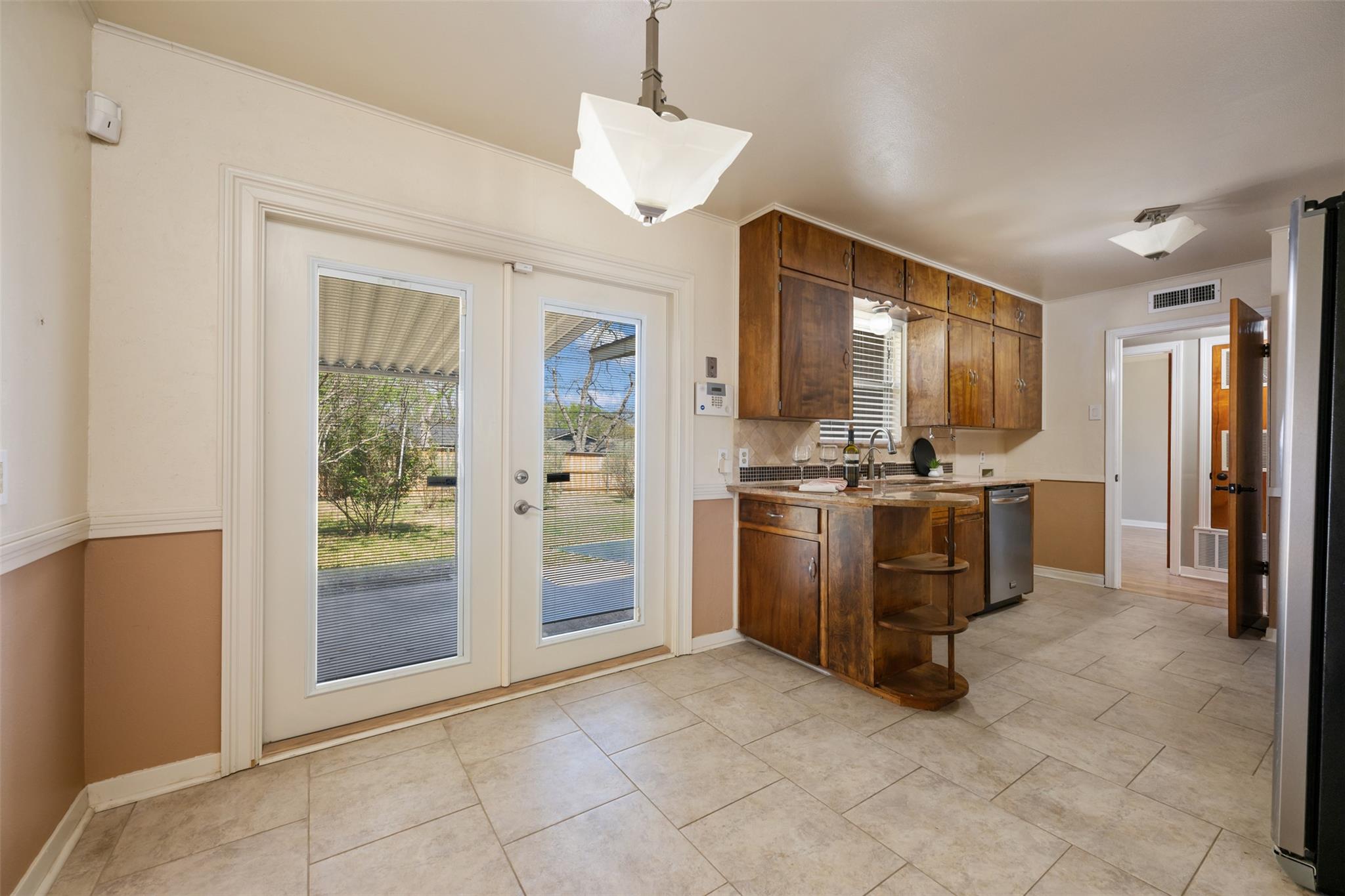 1410 Yorkshire Dr Property Photo 16