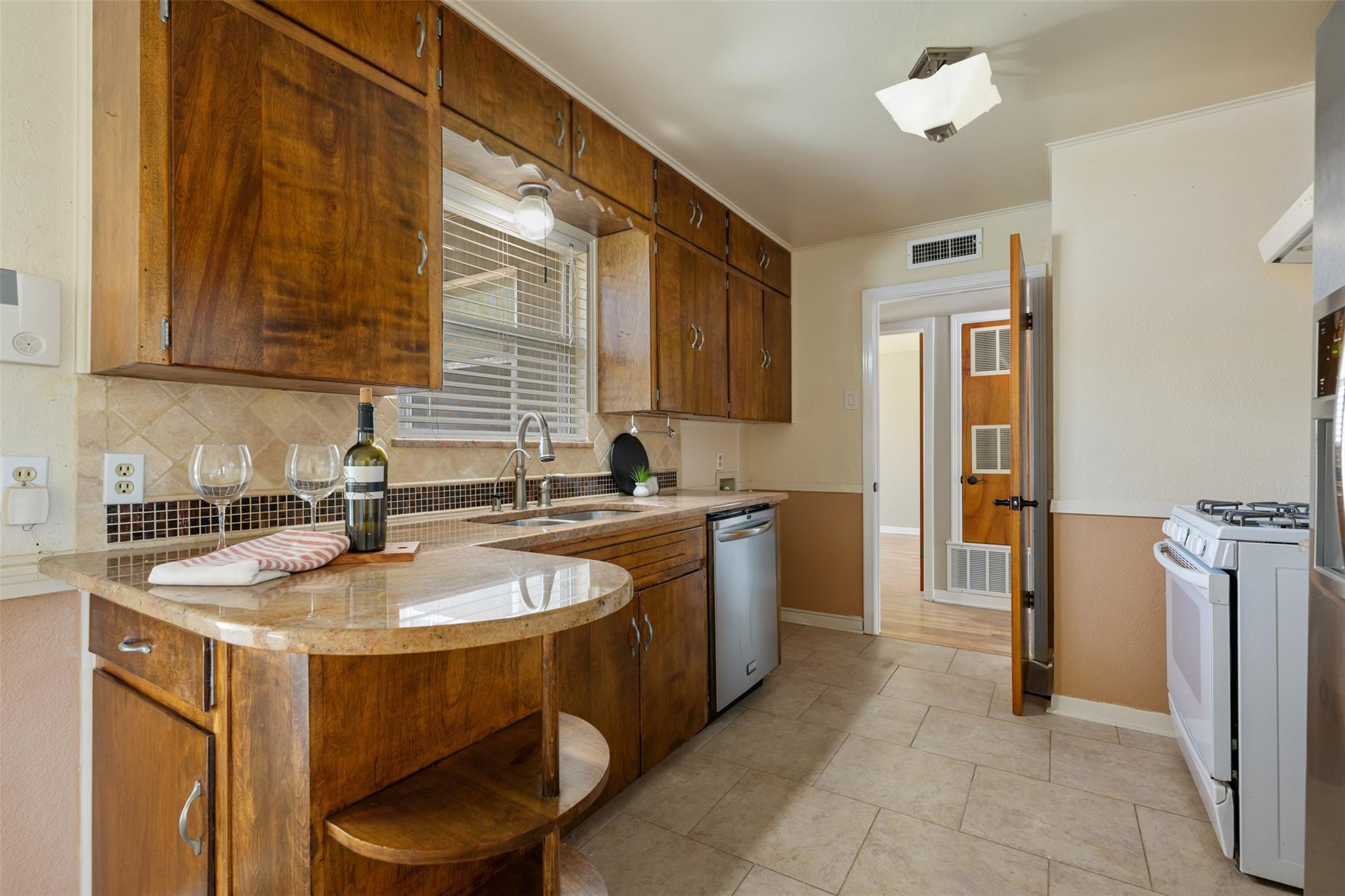 1410 Yorkshire Dr Property Photo 17