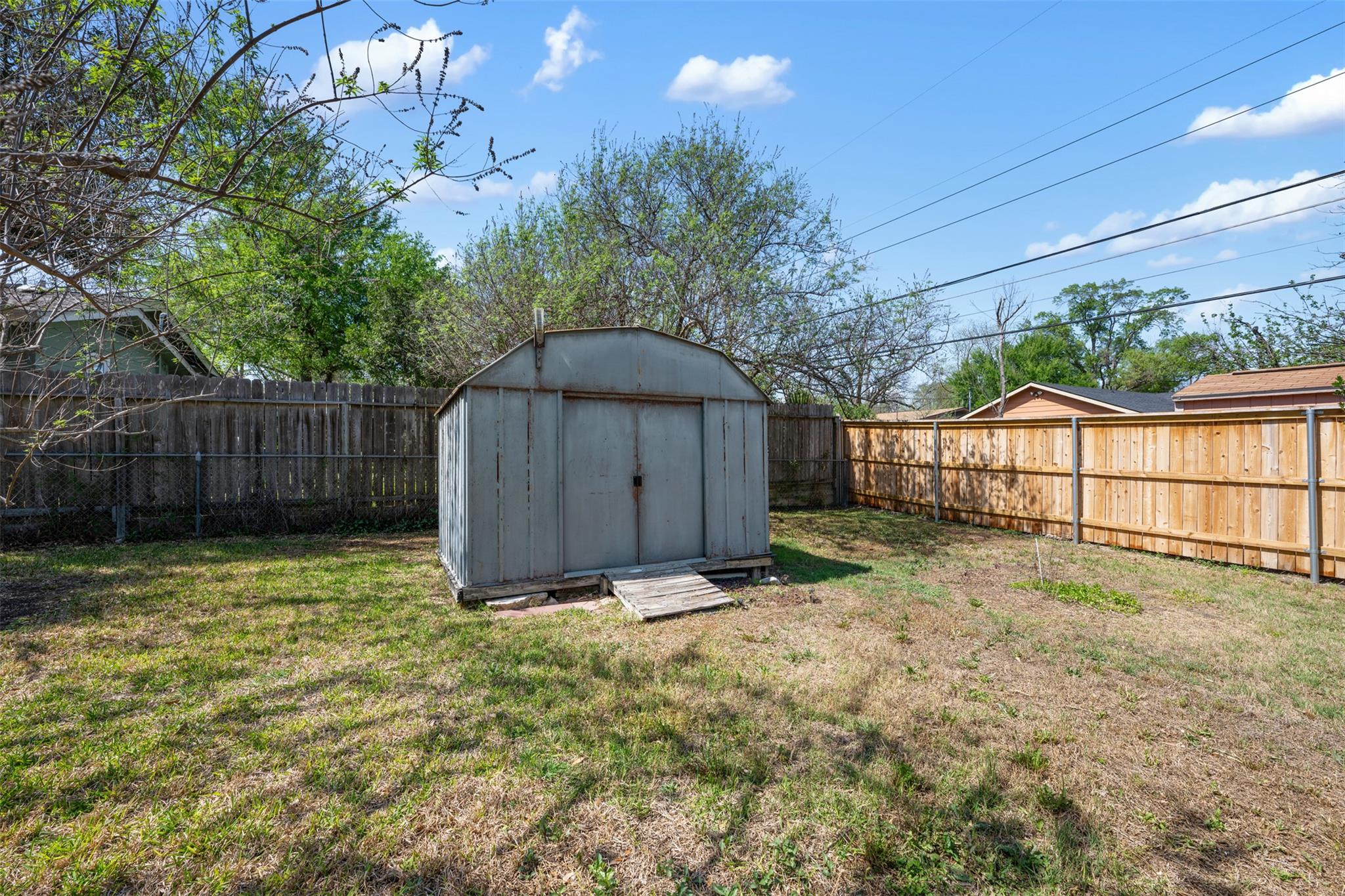 1410 Yorkshire Dr Property Photo 32