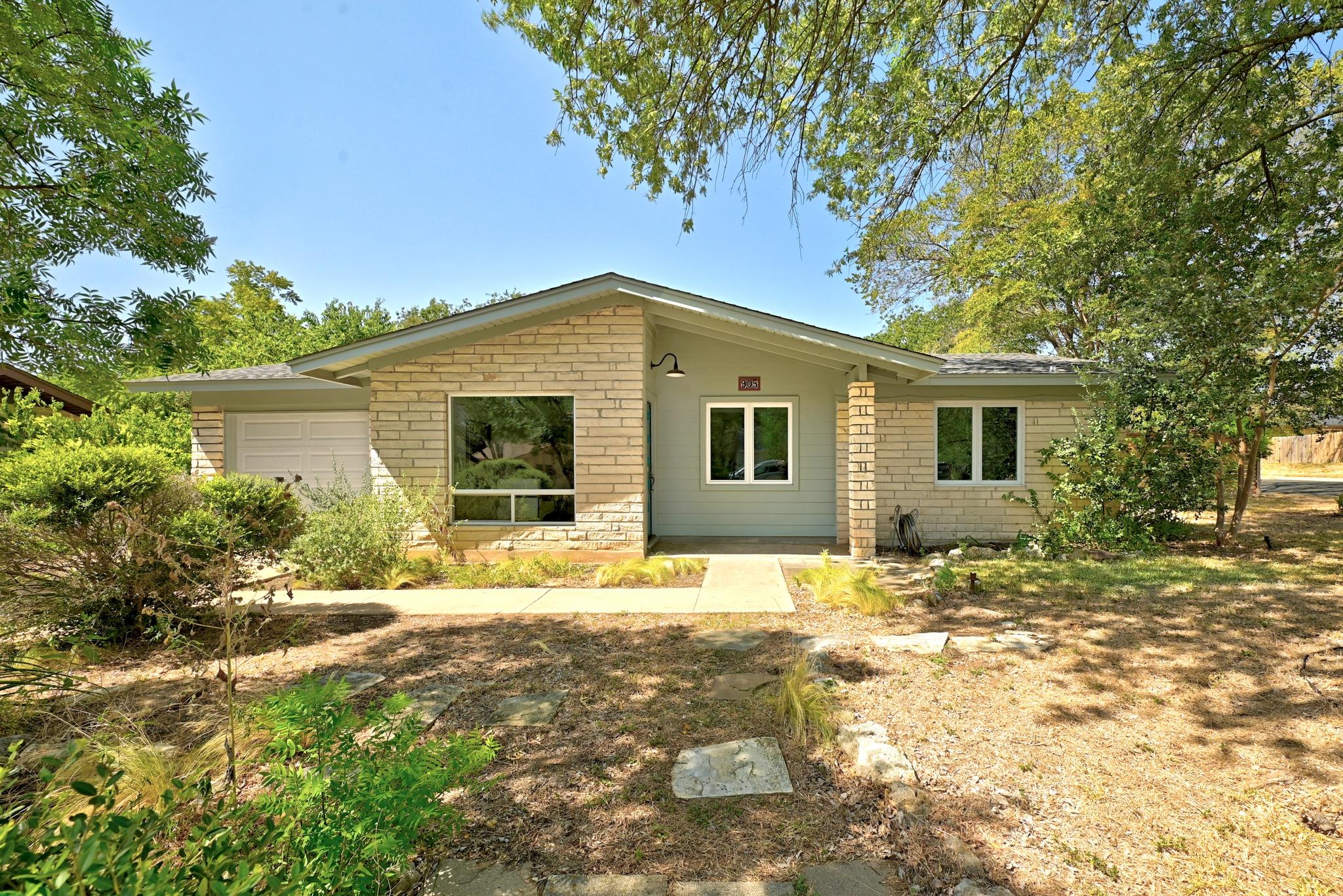905 Emerald Wood Dr Property Photo 1