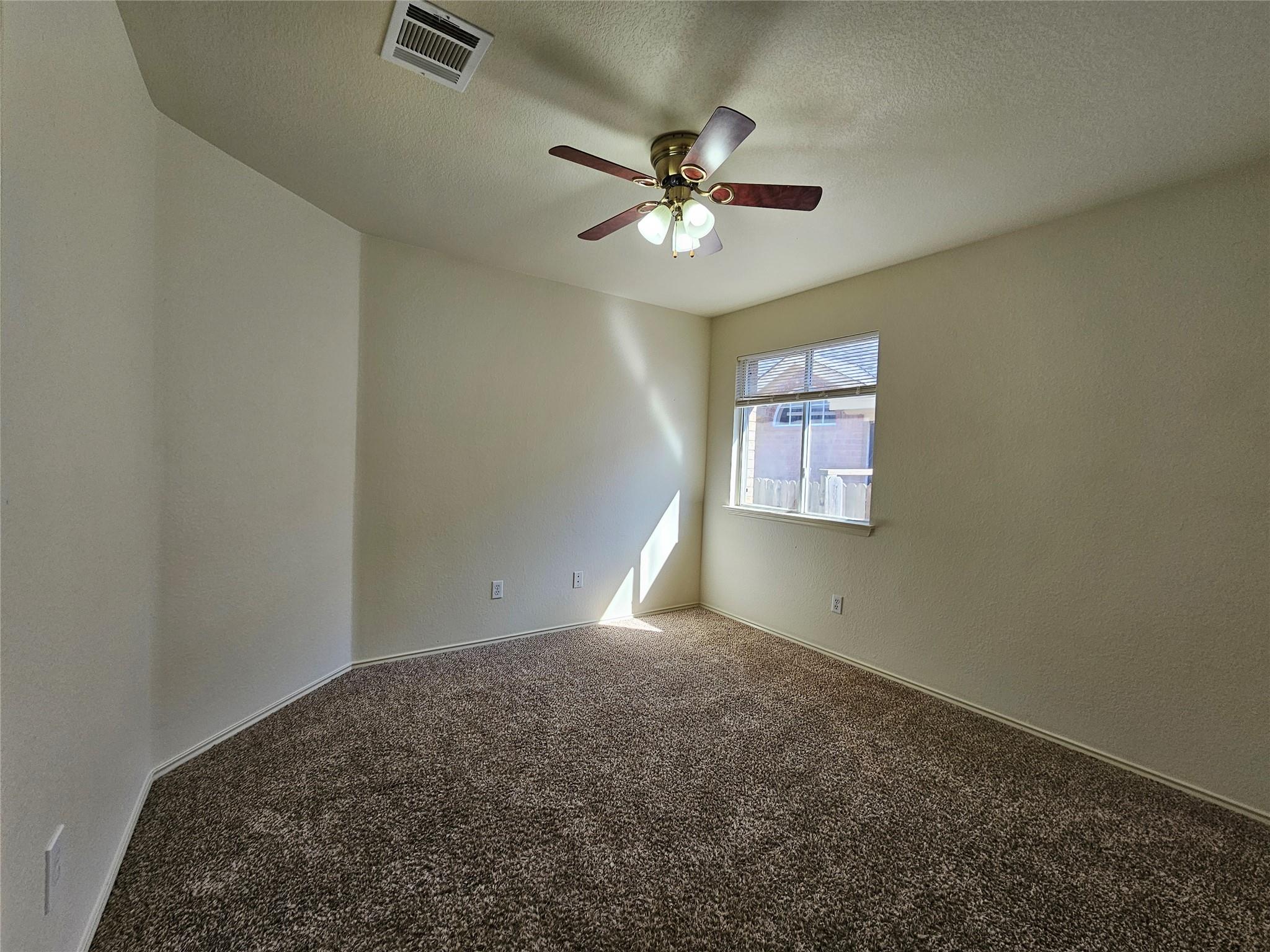 705 Settlement St Property Photo 8