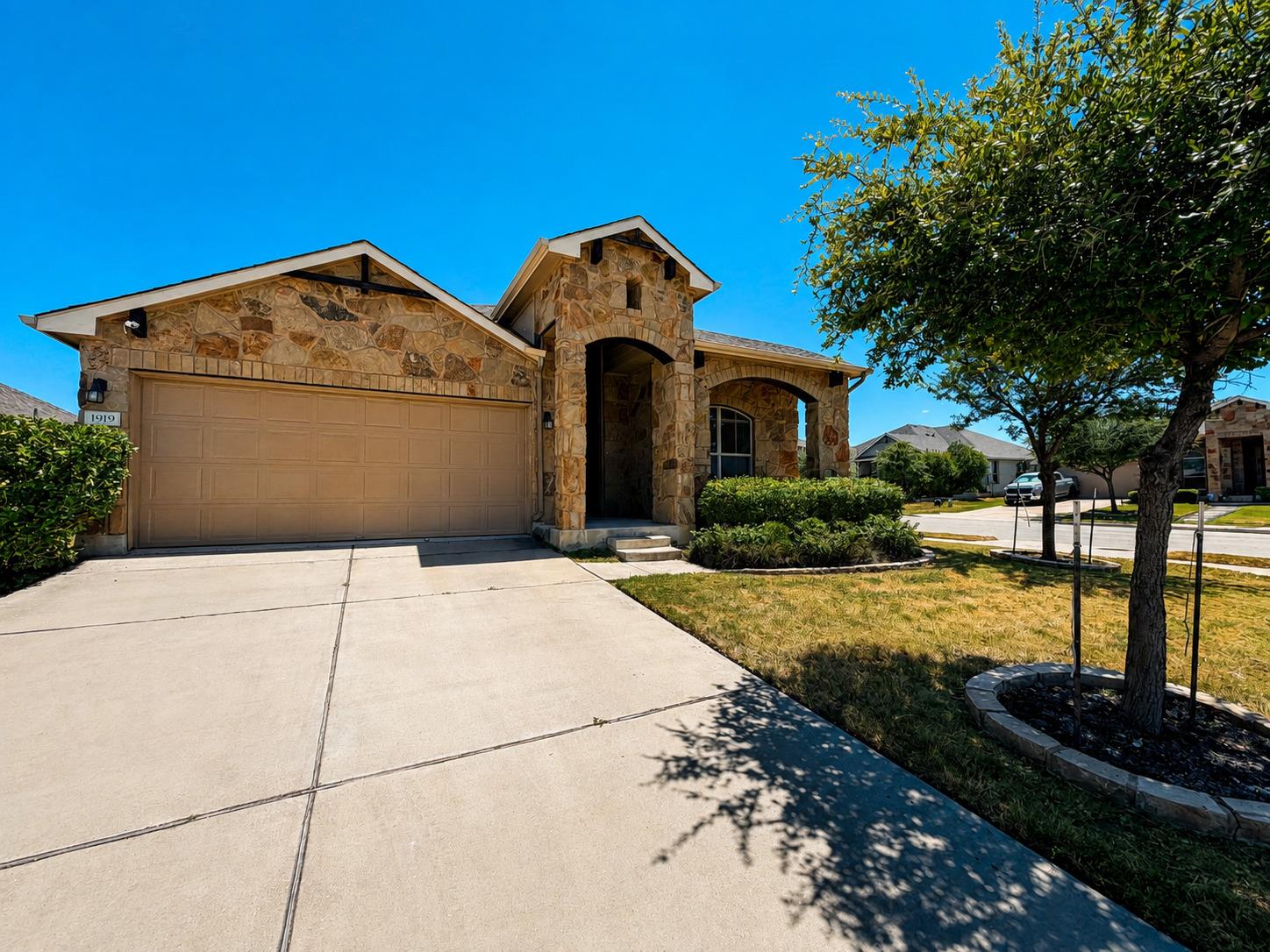1919 Mexia Dr Property Photo 1