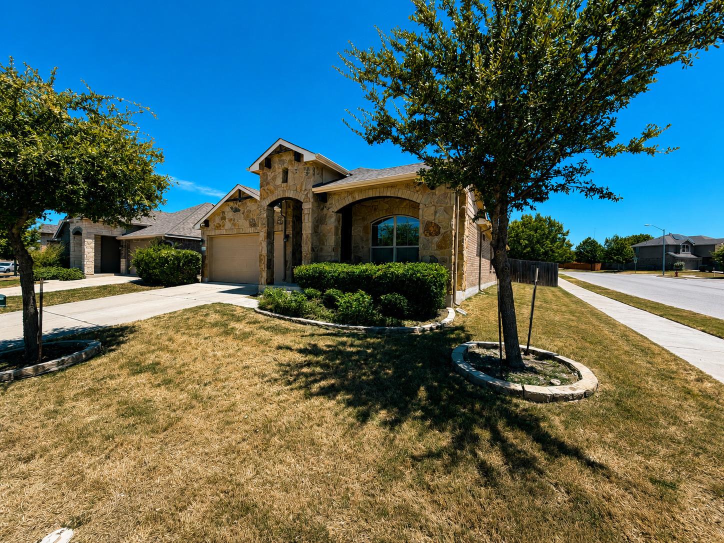 1919 Mexia Dr Property Photo 3