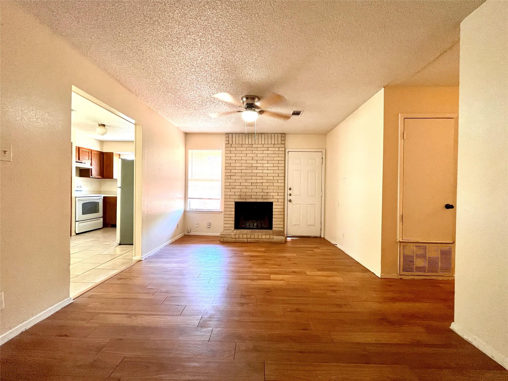 2802 Aftonshire Way #b Property Photo 3