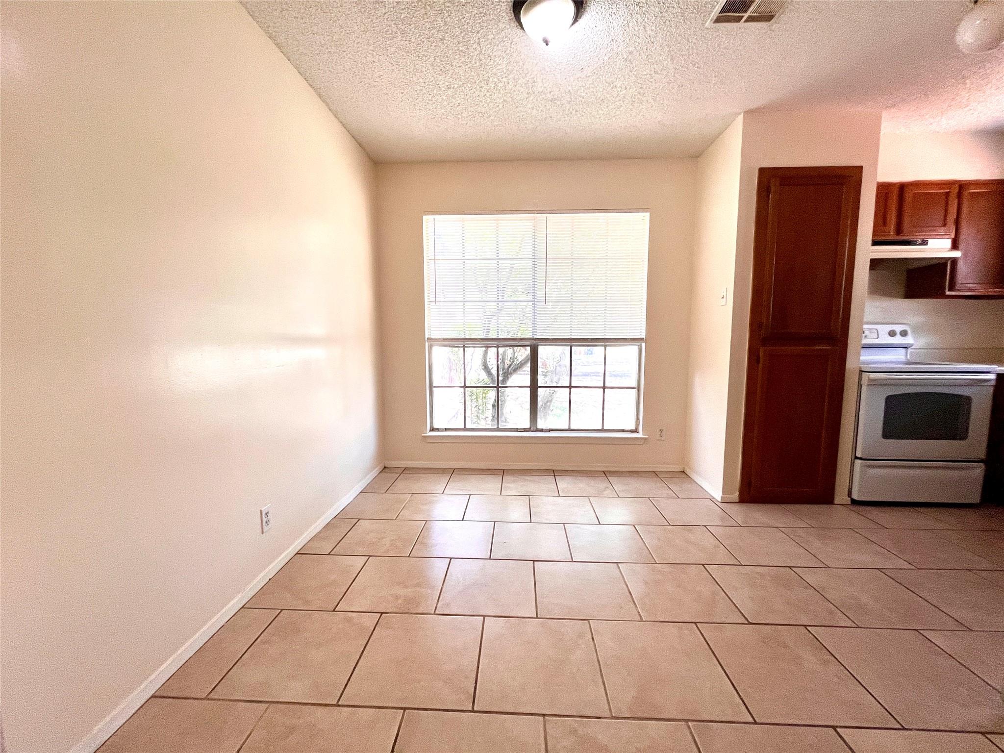 2802 Aftonshire Way #b Property Photo 5