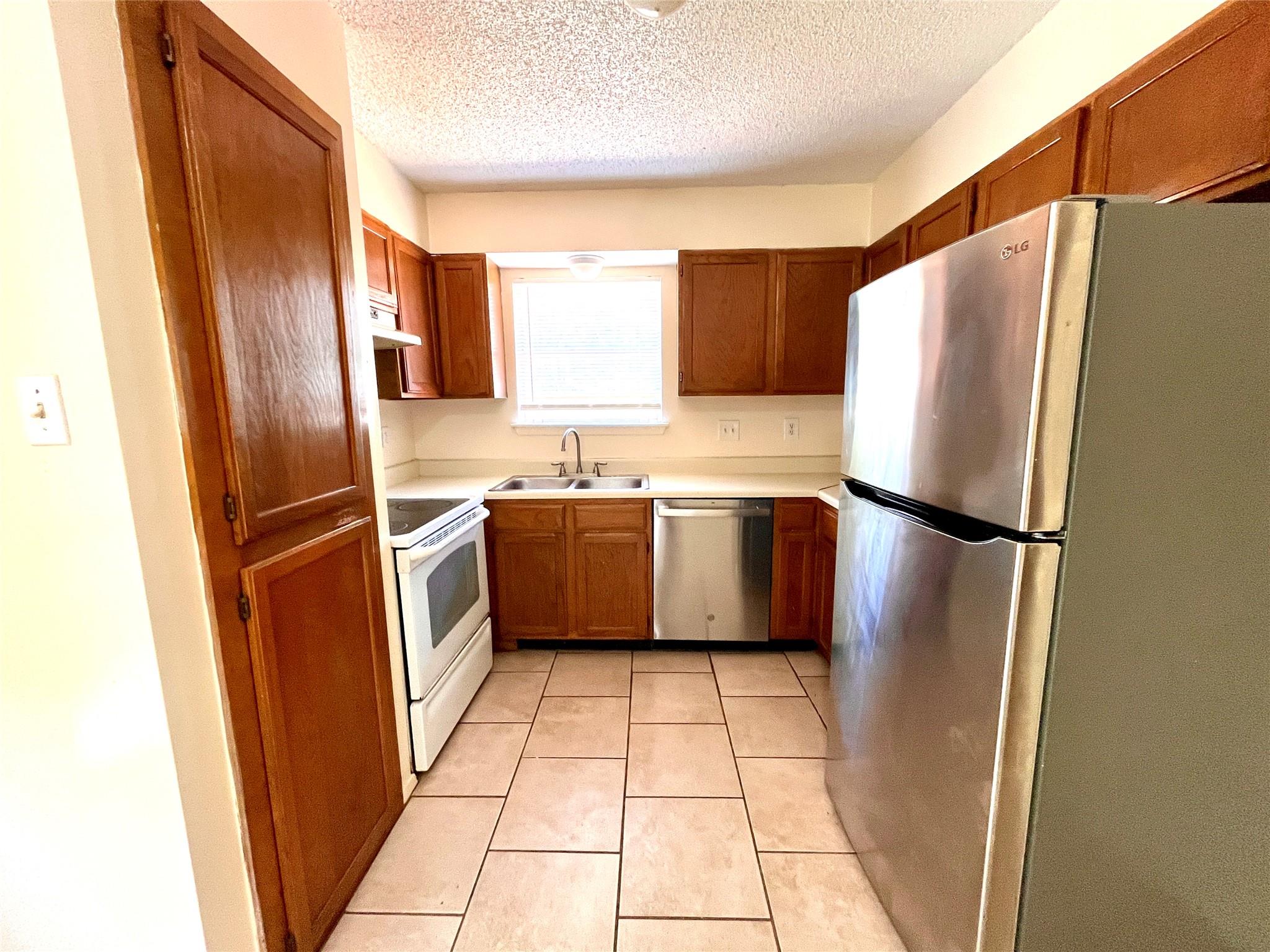 2802 Aftonshire Way #b Property Photo 6