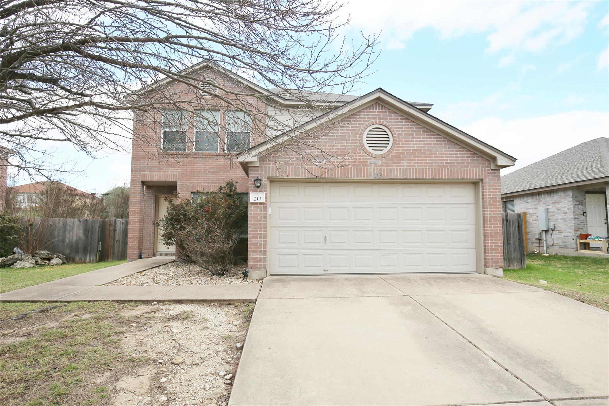 213 Rim Rock Dr Property Photo 1