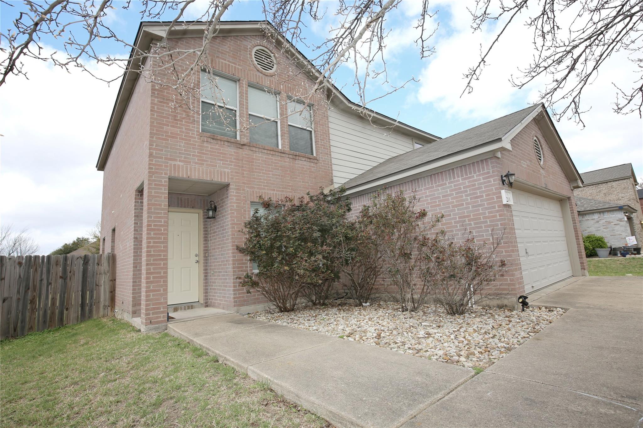 213 Rim Rock Dr Property Photo 2