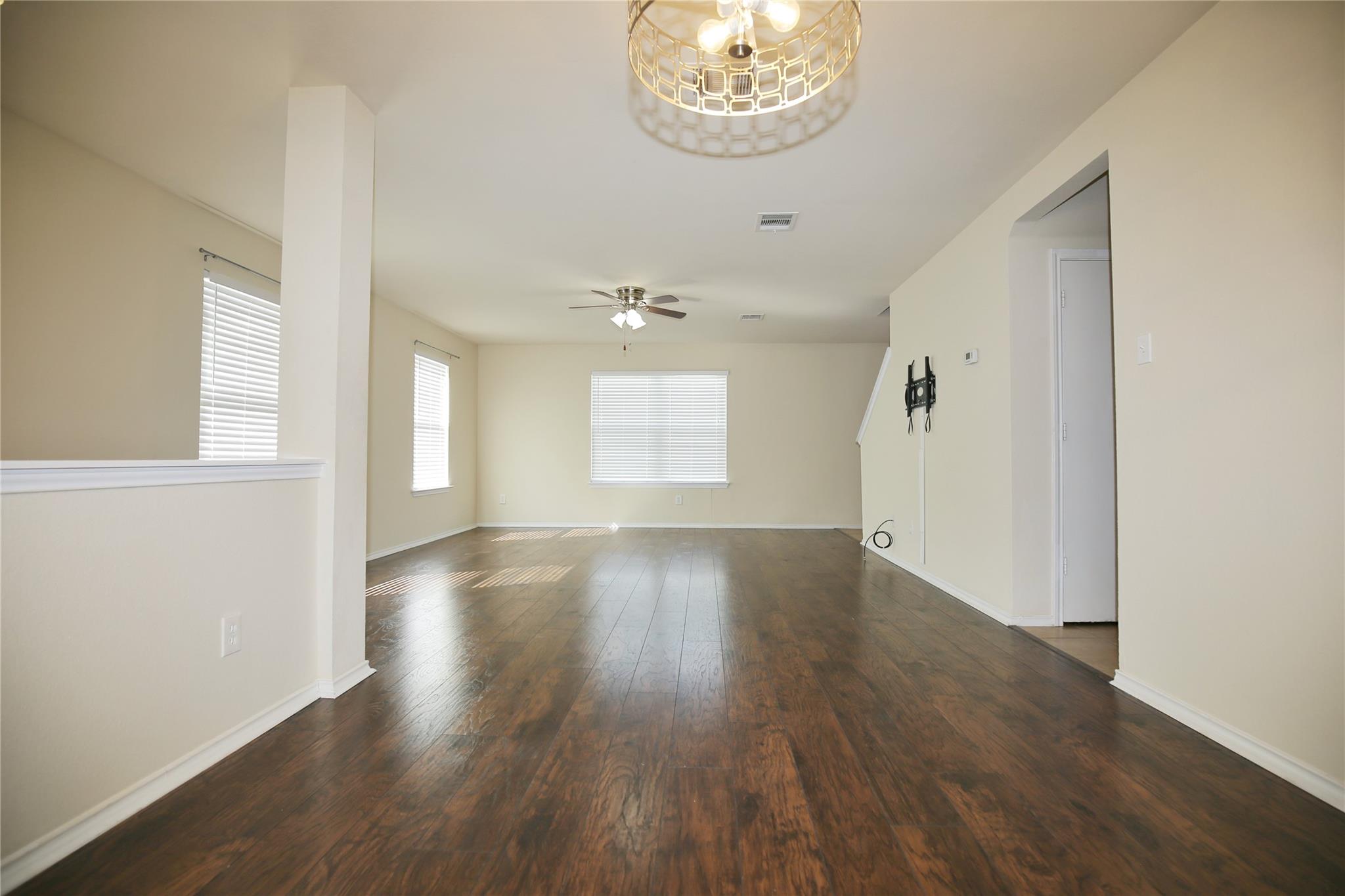 213 Rim Rock Dr Property Photo 5