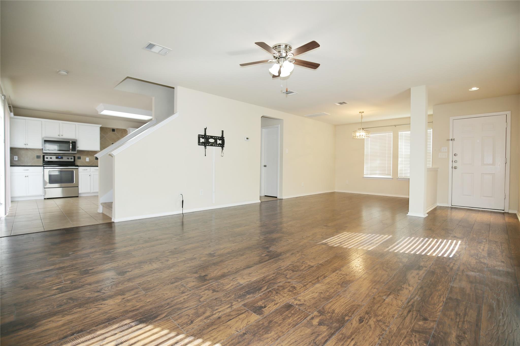 213 Rim Rock Dr Property Photo 6