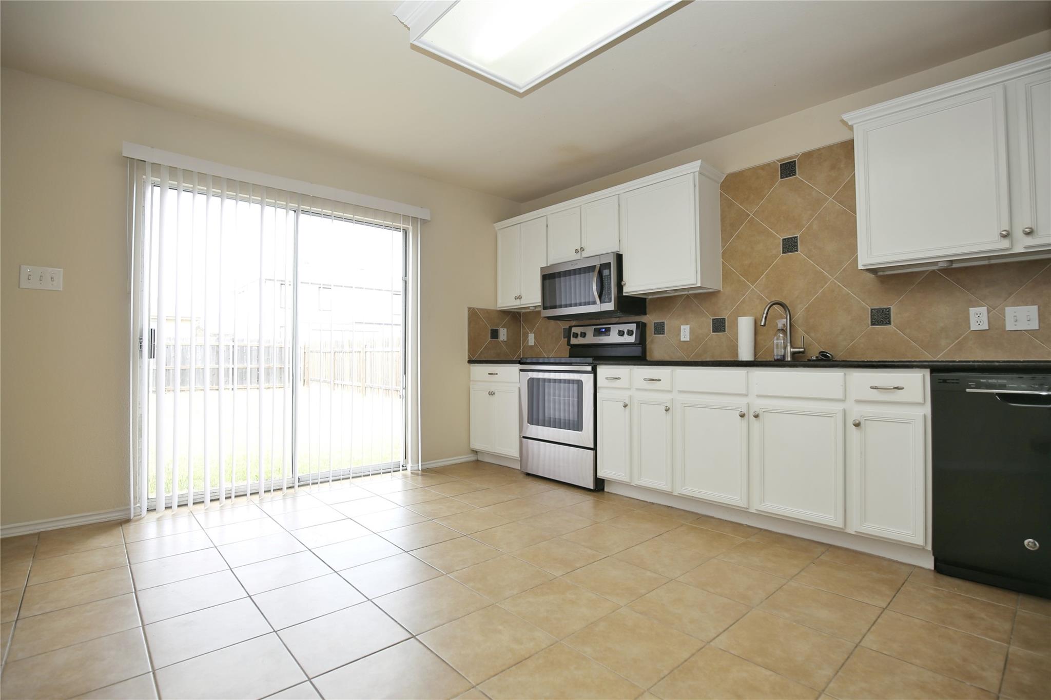 213 Rim Rock Dr Property Photo 9