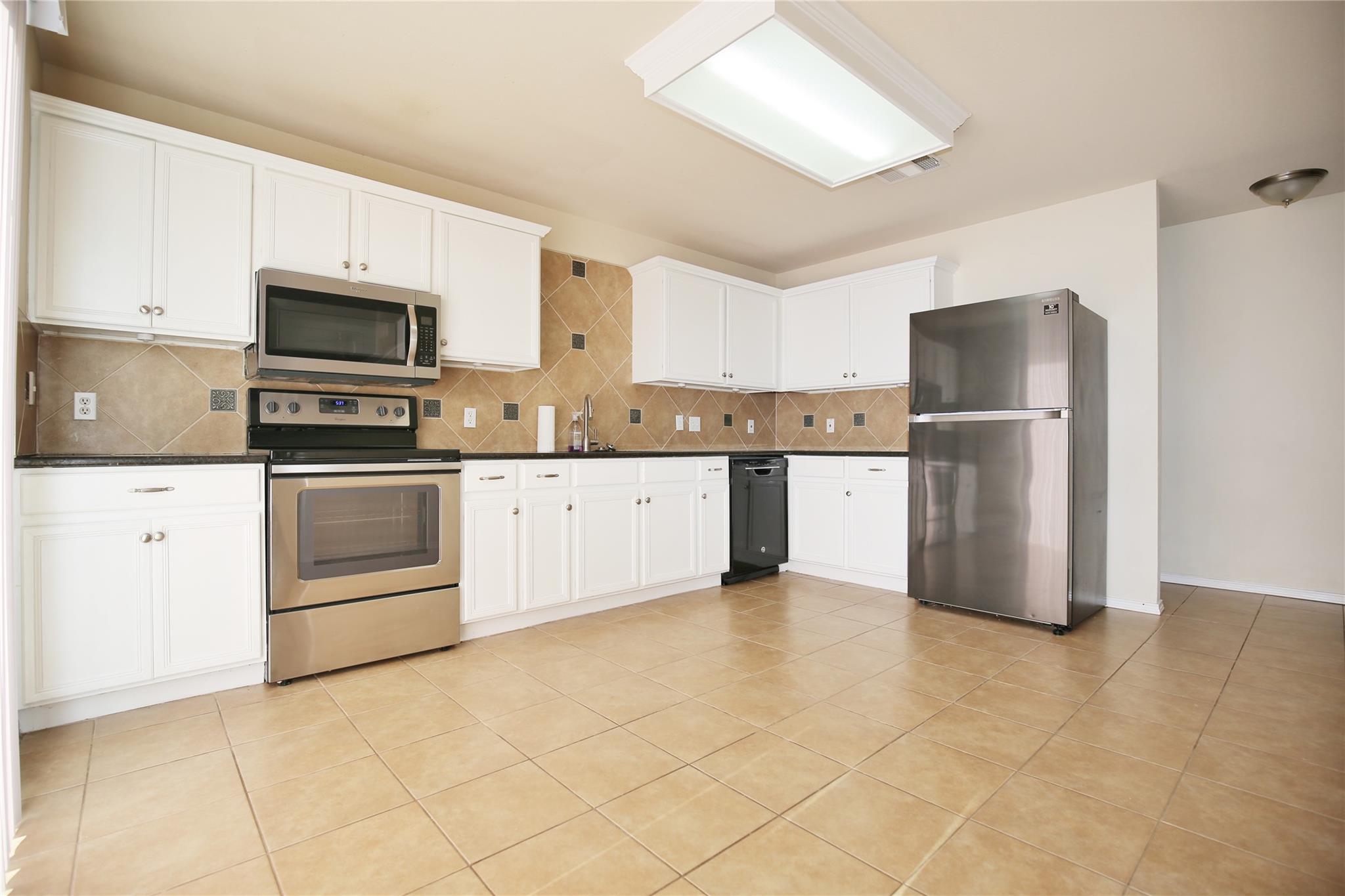 213 Rim Rock Dr Property Photo 10