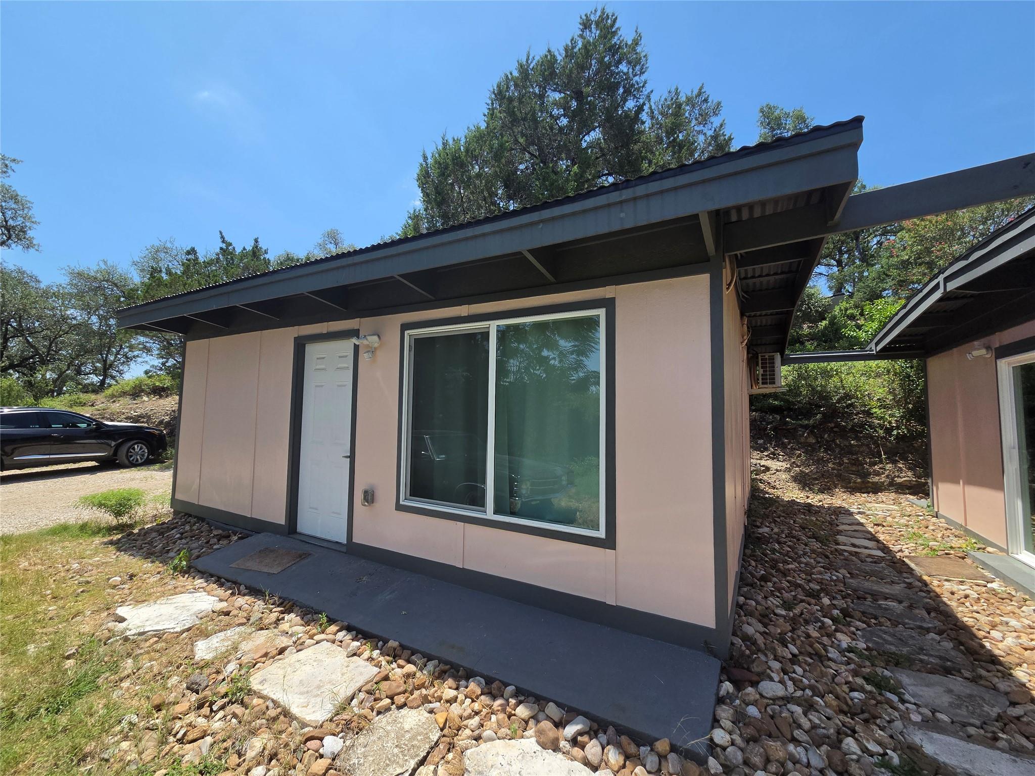 1106 The High Rd #b Property Photo 1
