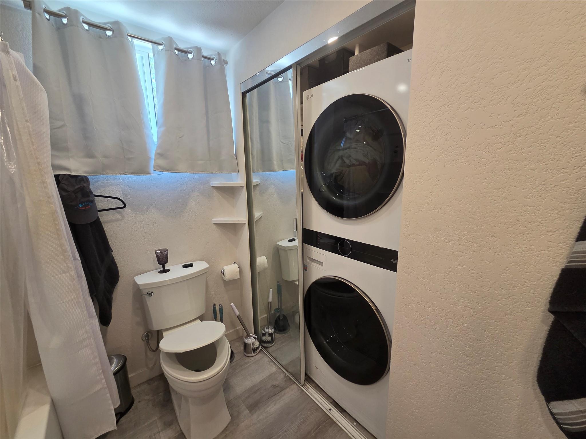 1106 The High Rd #b Property Photo 6