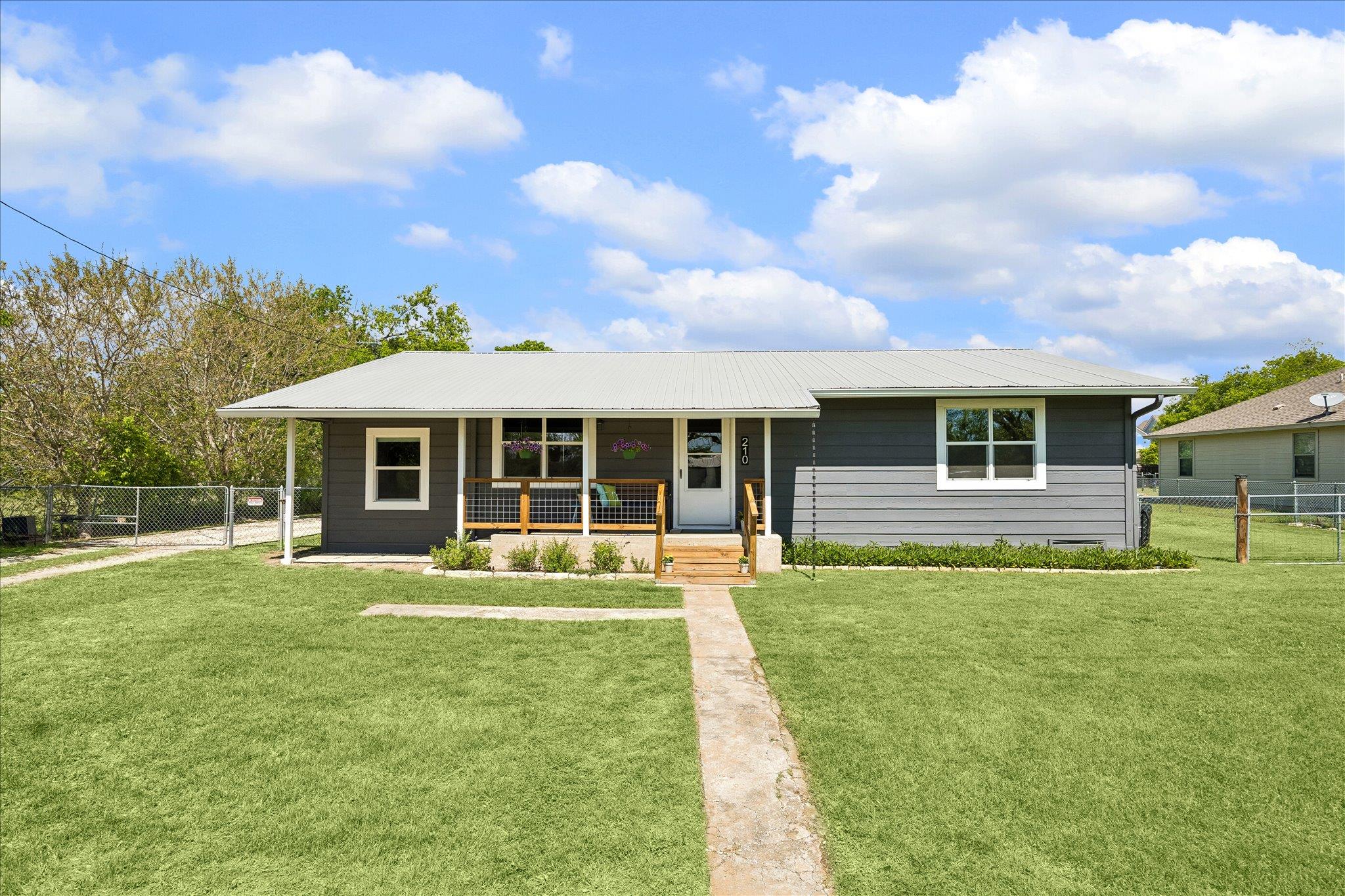 210 Fallwell St Property Photo 1