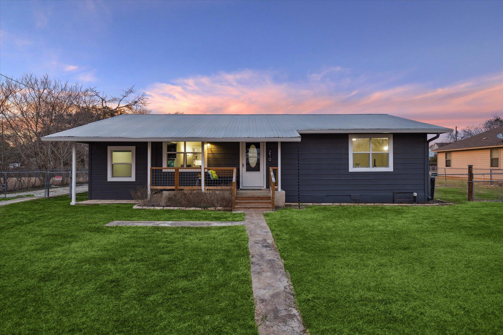 210 Fallwell St Property Photo 2