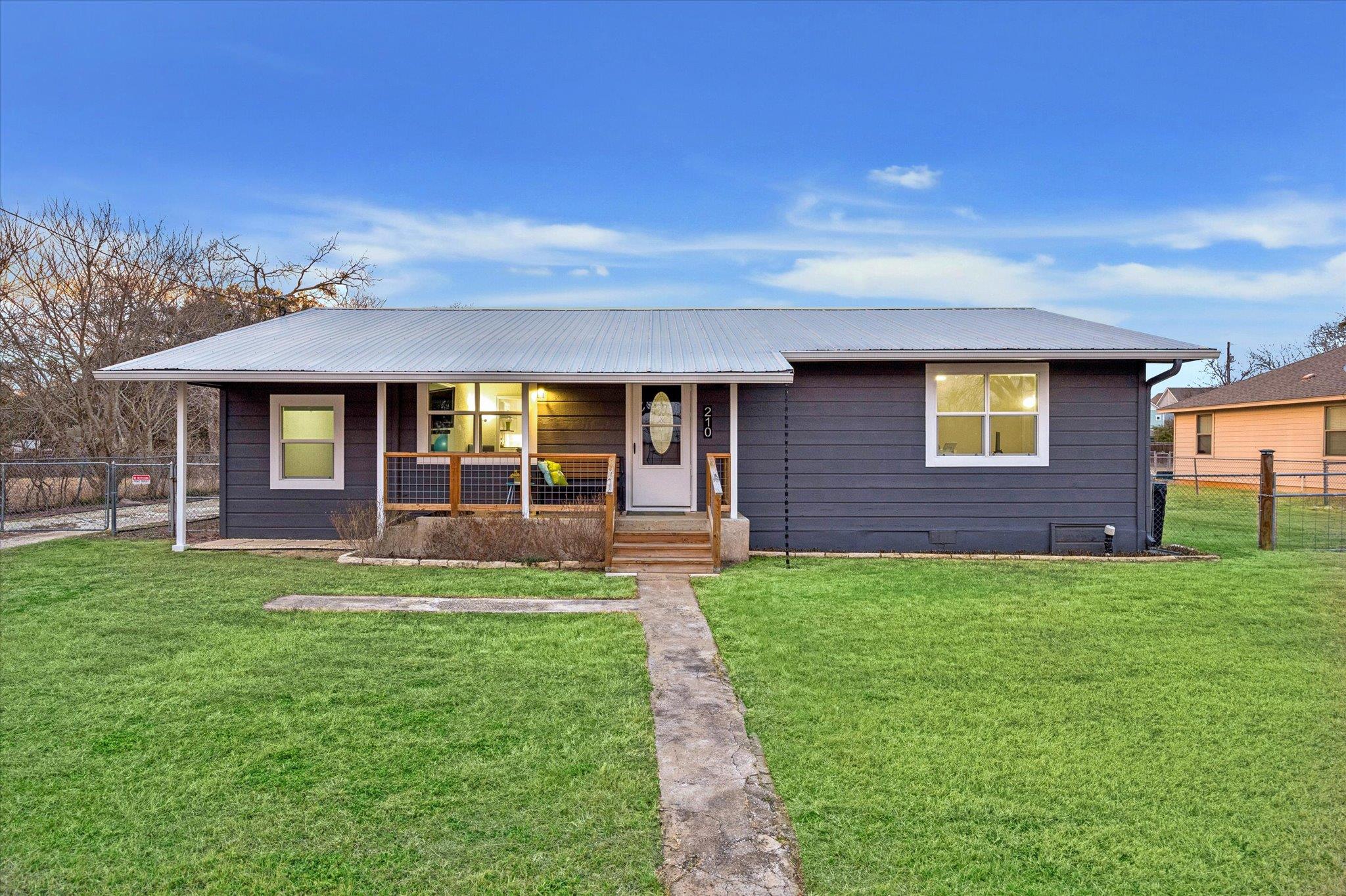 210 Fallwell St Property Photo 3