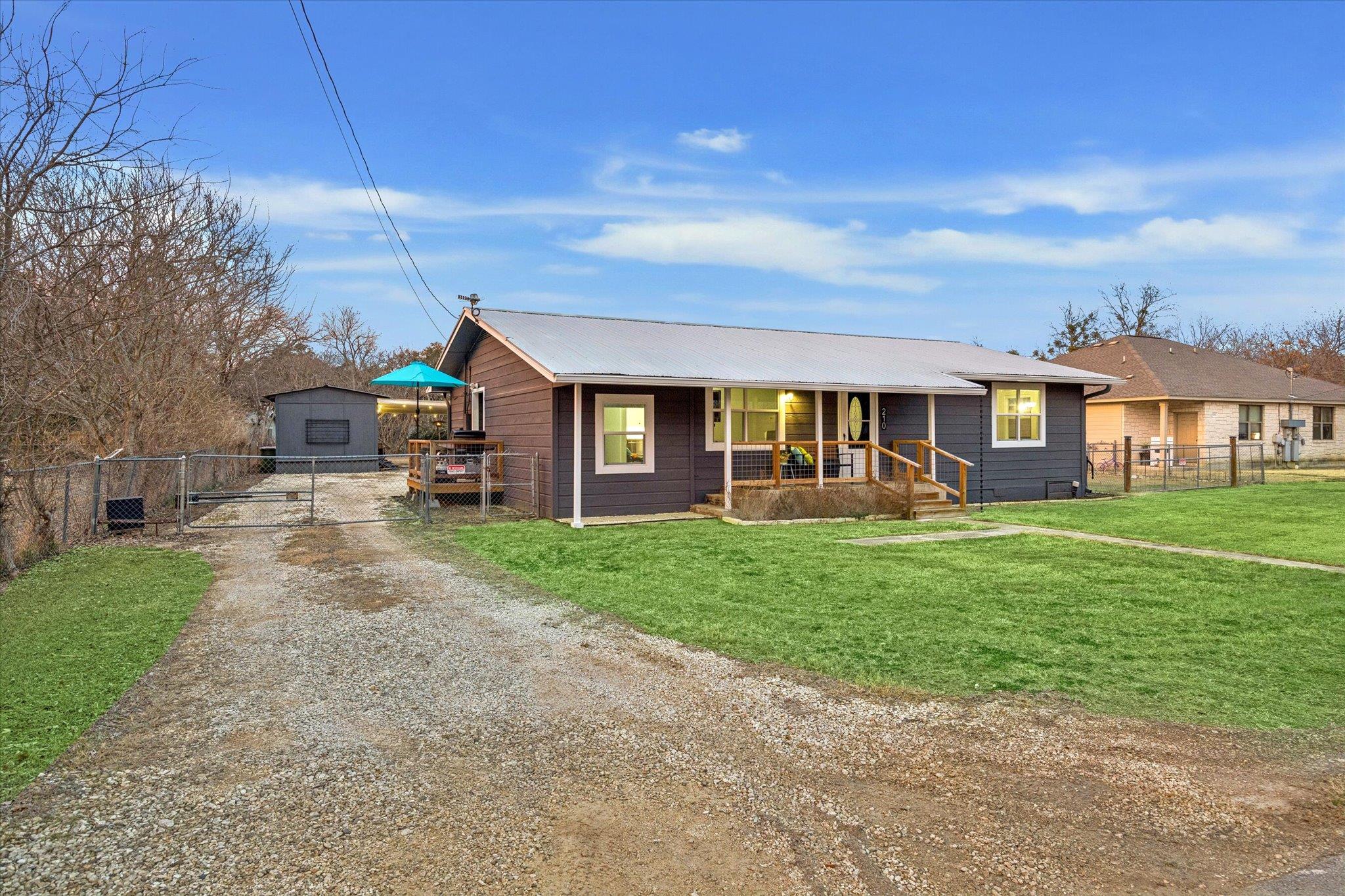 210 Fallwell St Property Photo 4