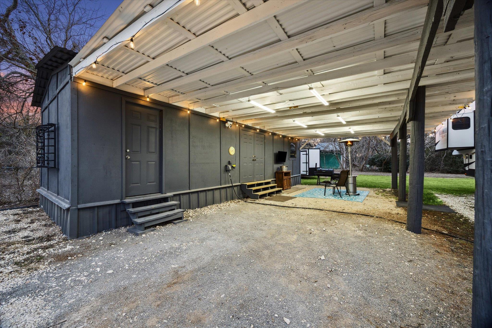 210 Fallwell St Property Photo 8