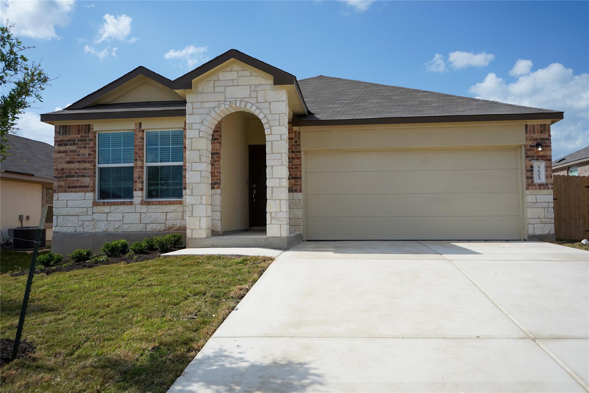 5605 Bellissima Way Property Photo