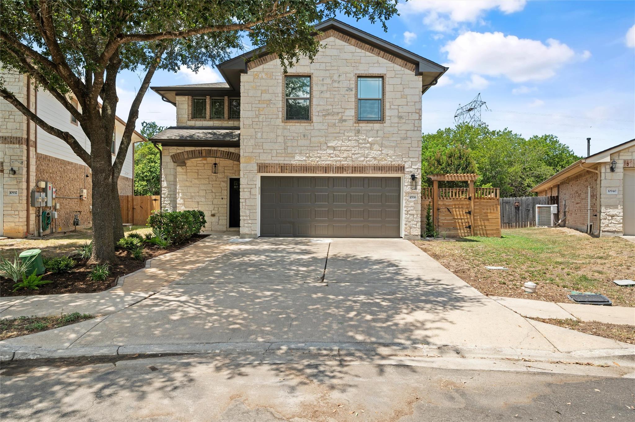 10936 Short Springs Dr Property Photo