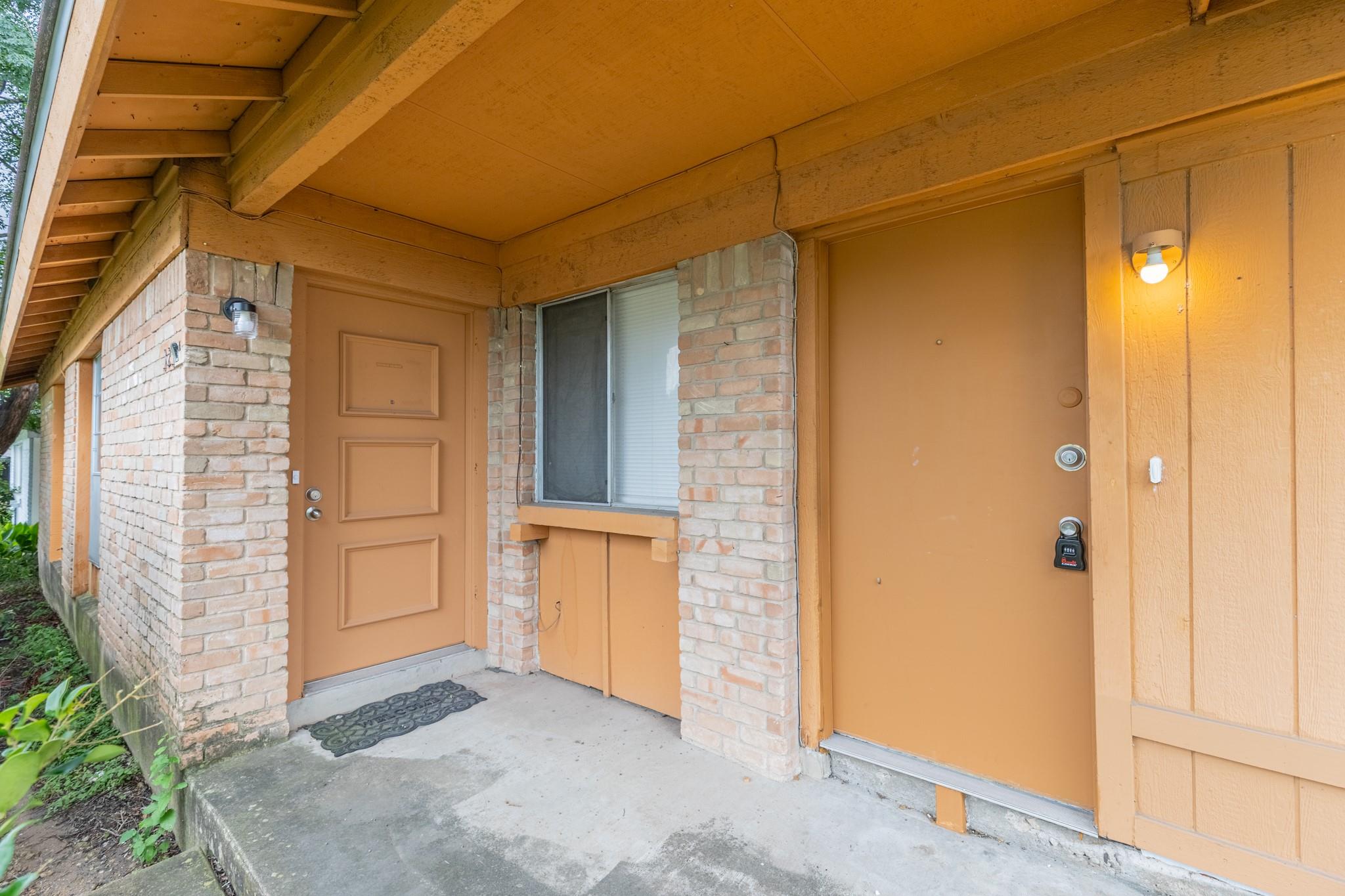 323 W William Cannon Dr #a Property Photo 3