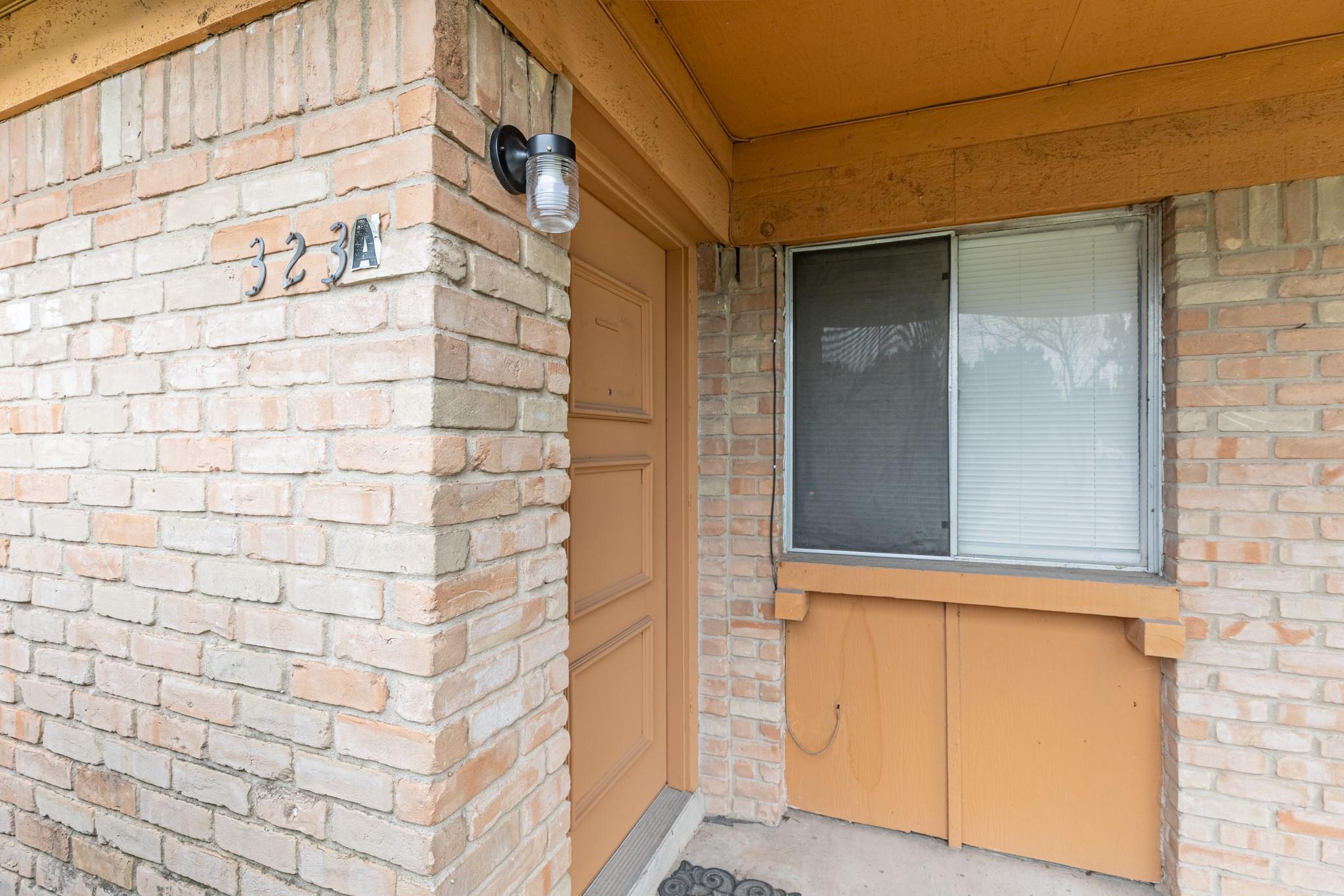 323 W William Cannon Dr #a Property Photo 4