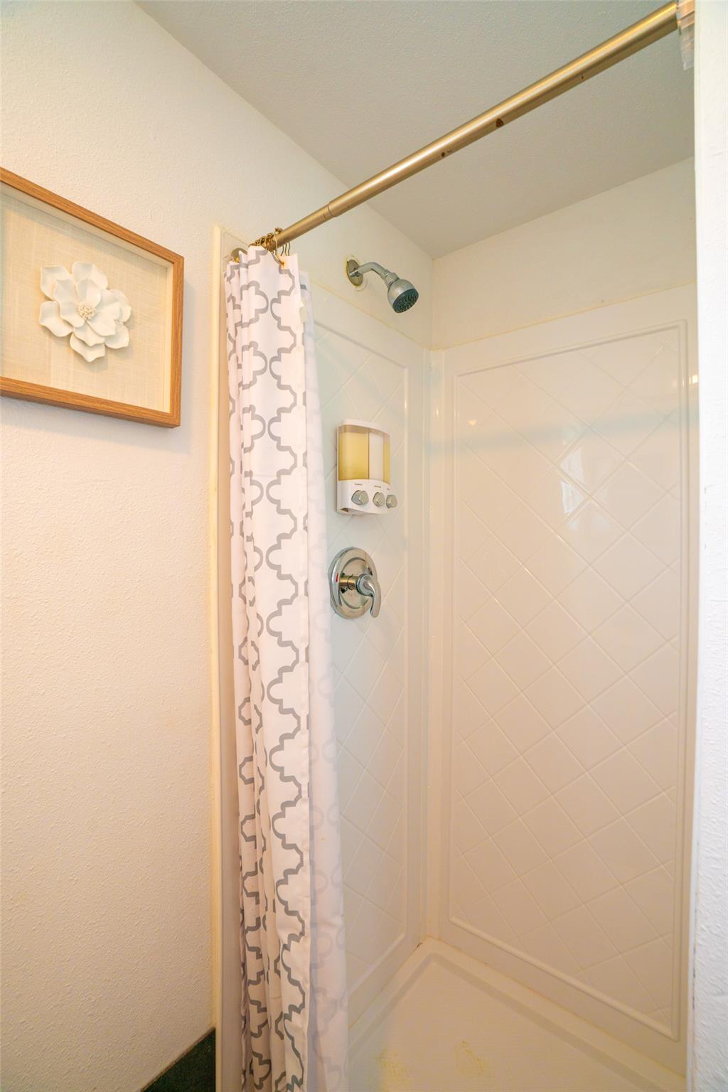 8502 E Us 290 Property Photo 12