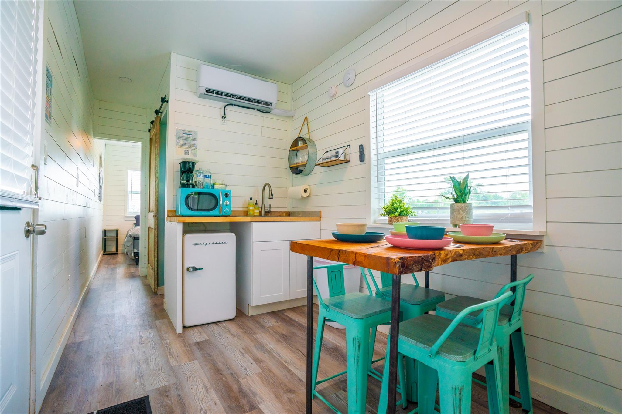 8502 E Us 290 Property Photo 14