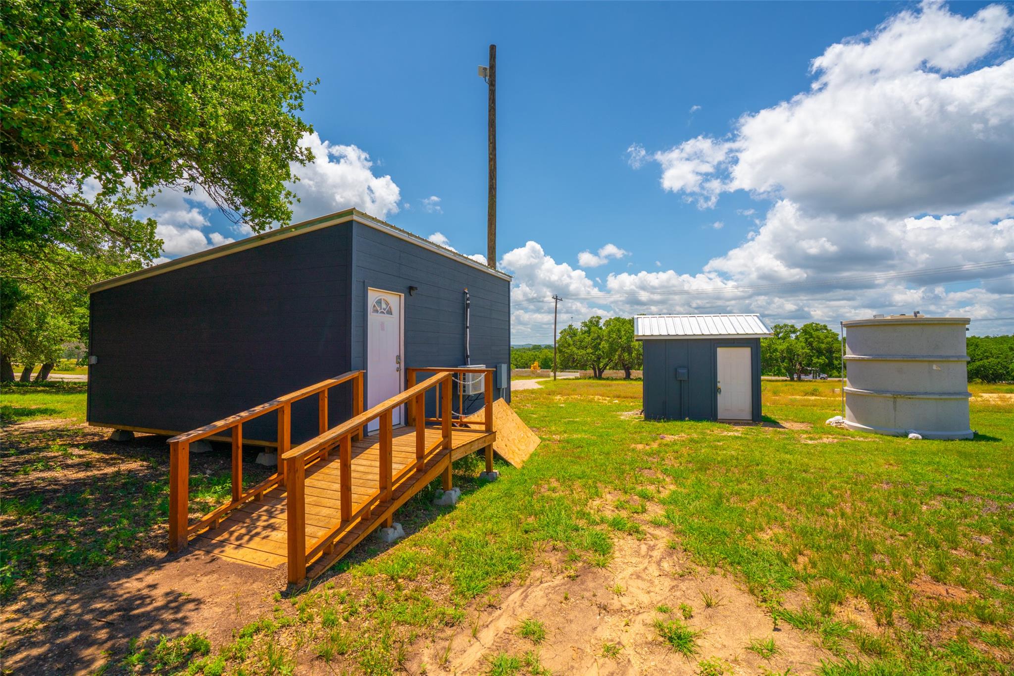 8502 E Us 290 Property Photo 24