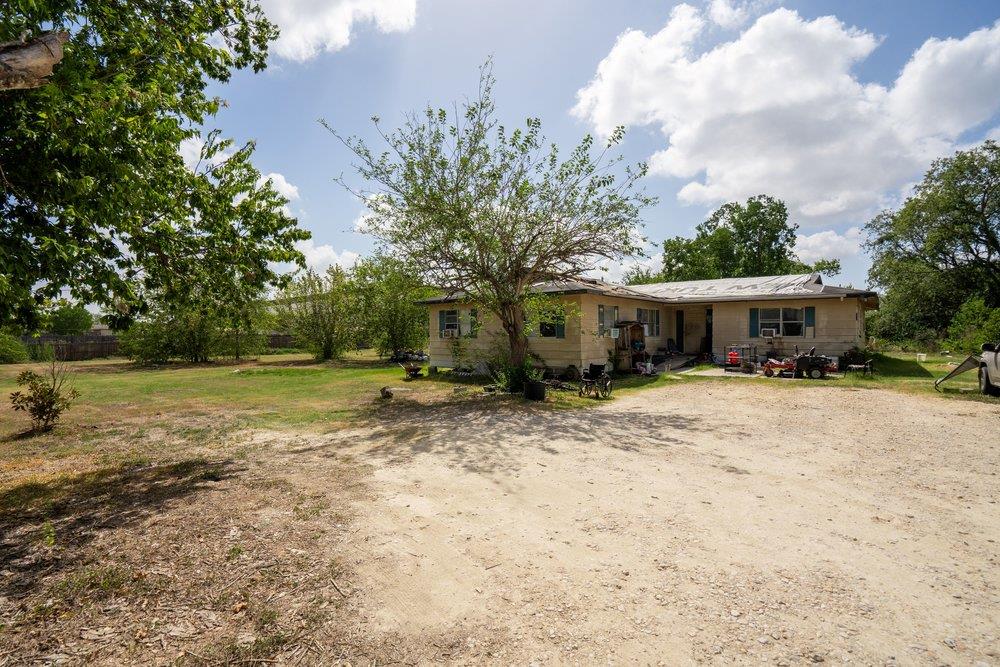 180 Reyna Ln Property Photo 7