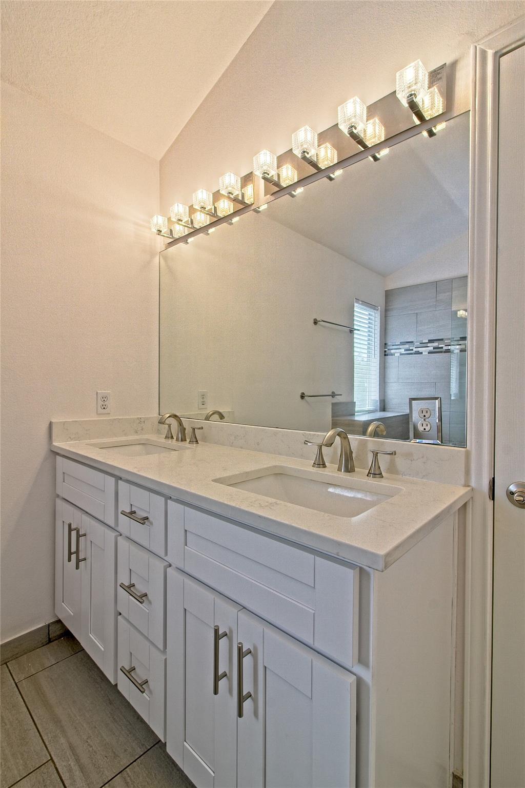 13421 Tossa Ln Property Photo 5