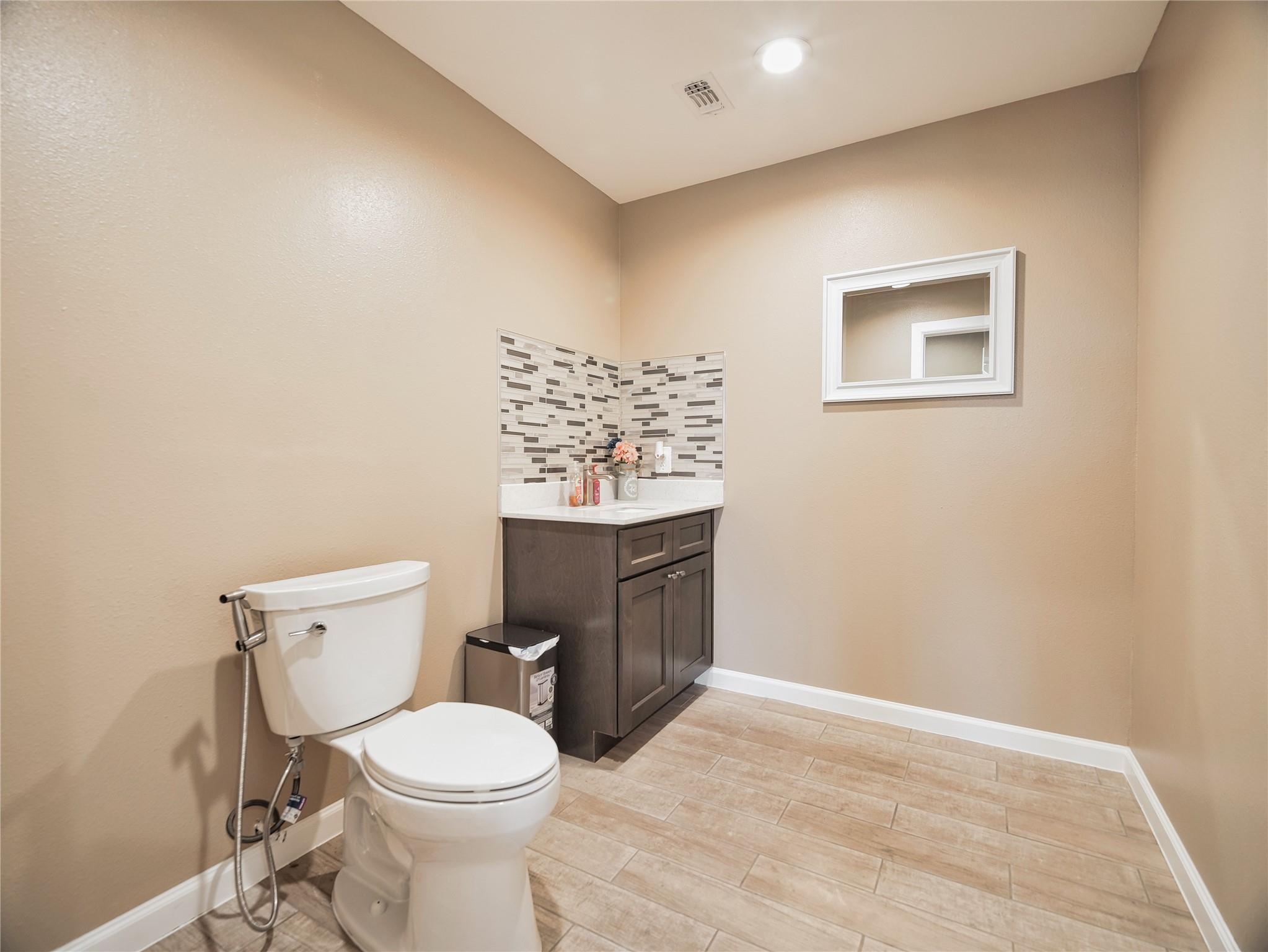 109 Alamirah Dr Property Photo 16