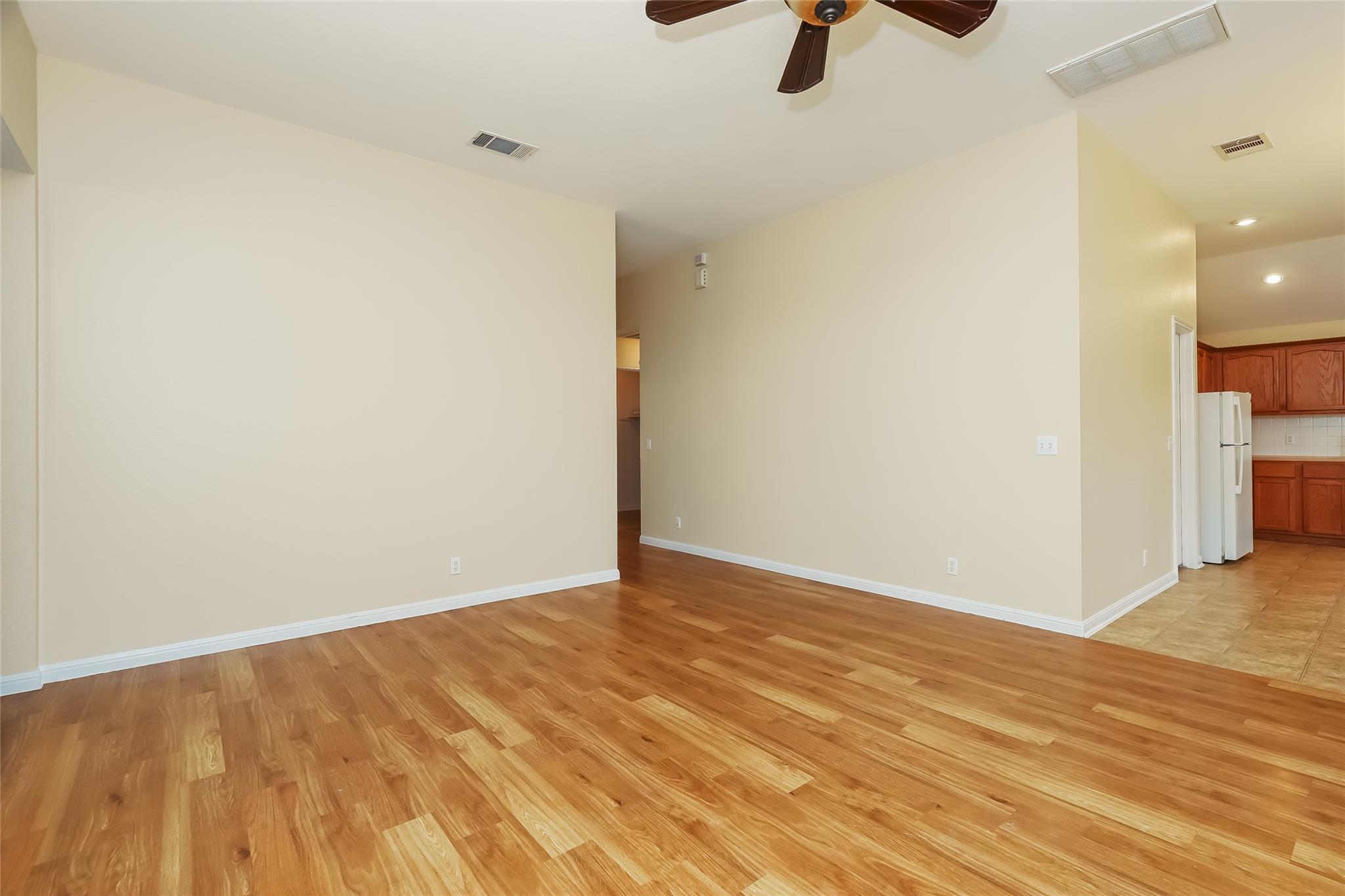 1561 Kenneys Way Property Photo 4