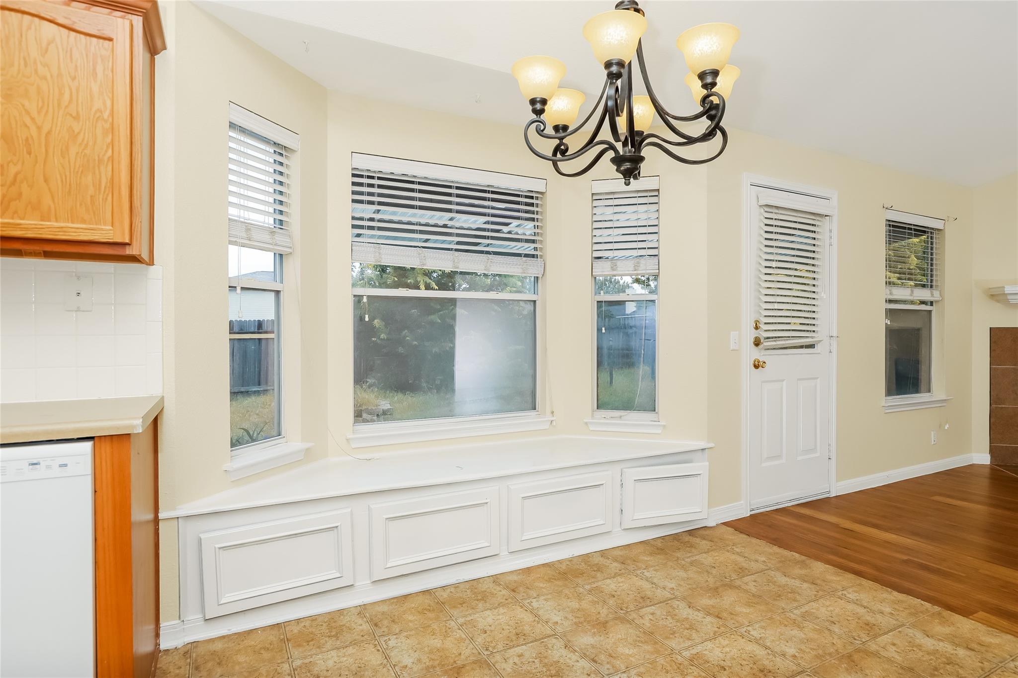 1561 Kenneys Way Property Photo 8