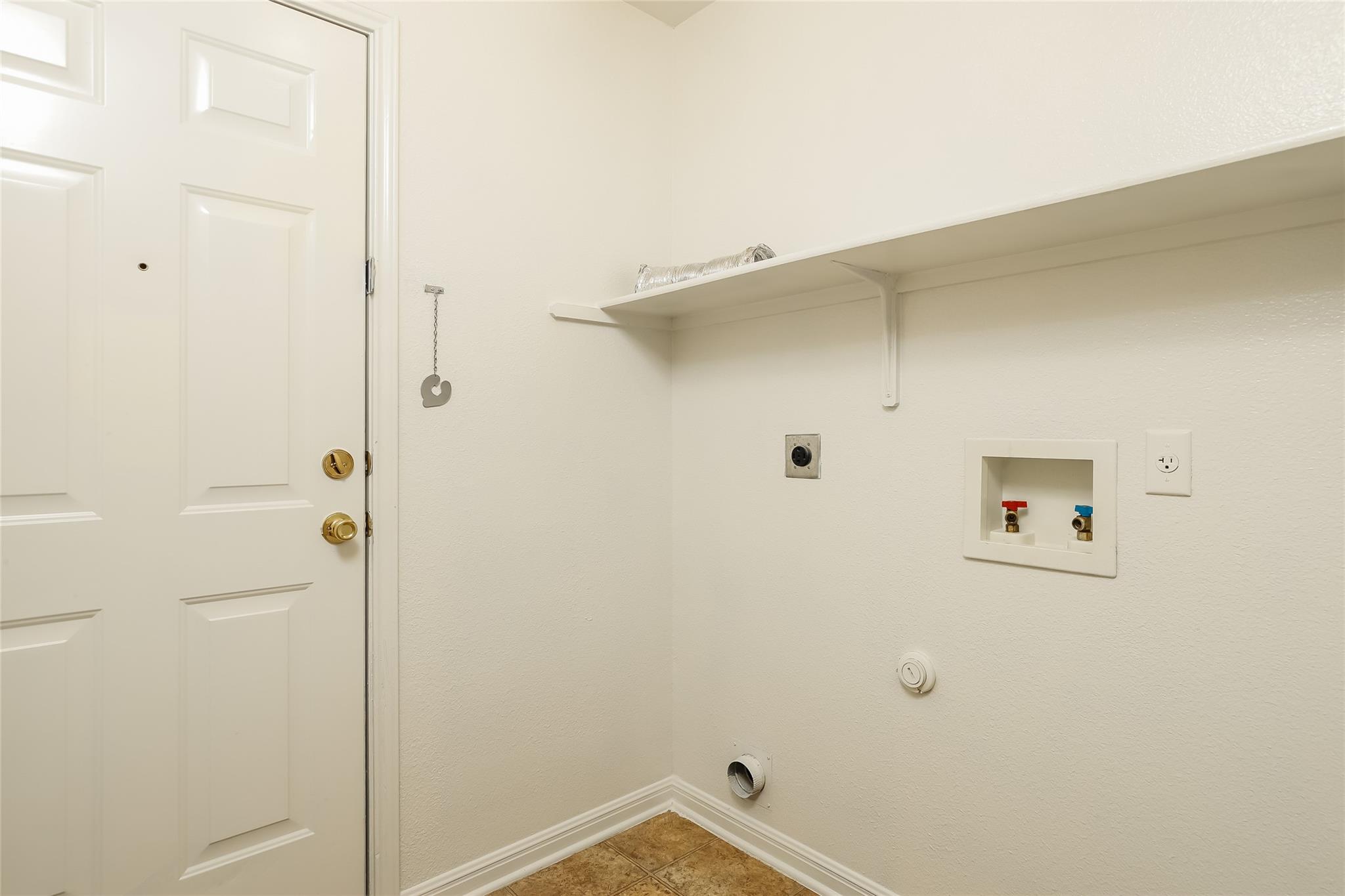 1561 Kenneys Way Property Photo 25