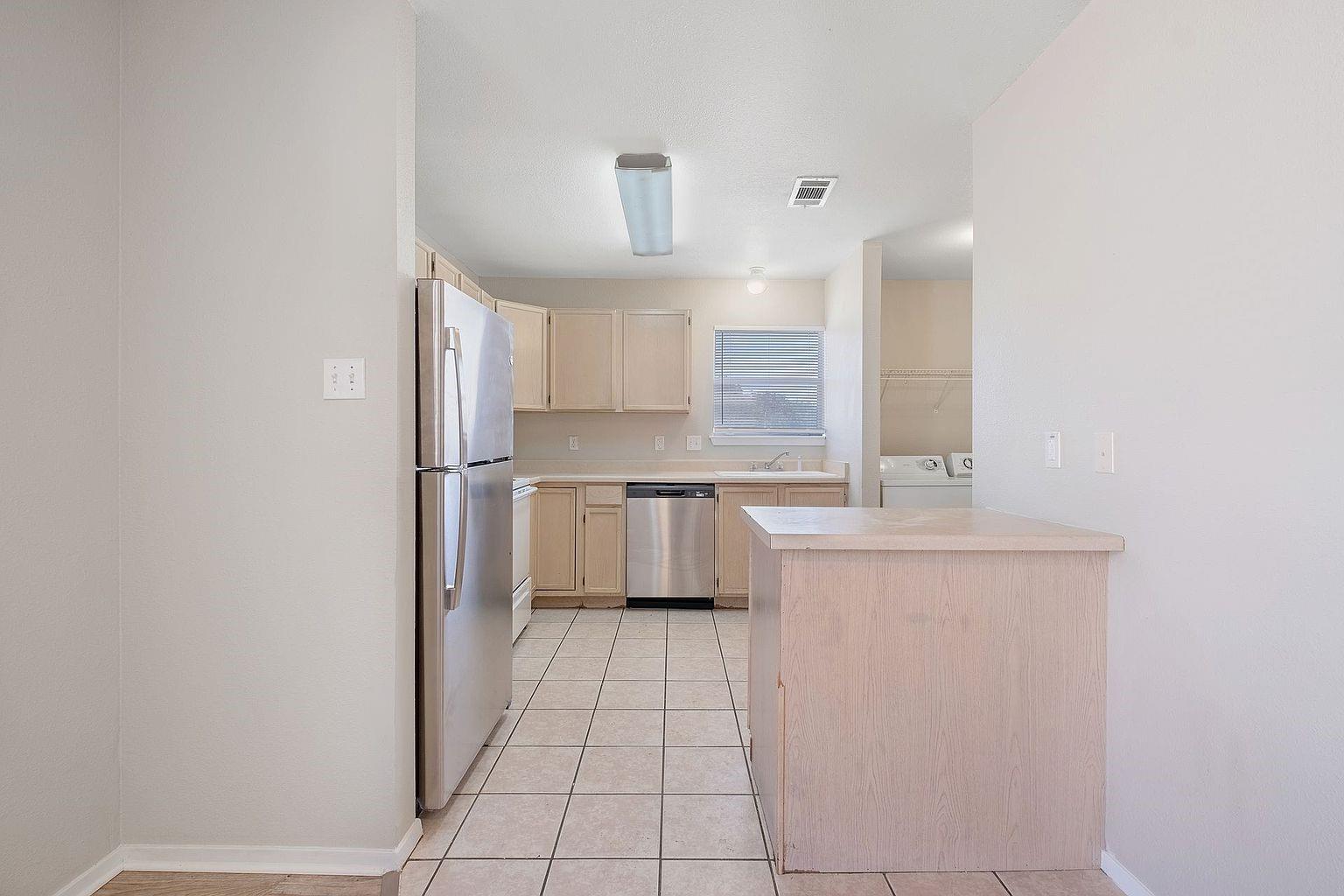 2214 Katy Ln C Property Photo 6