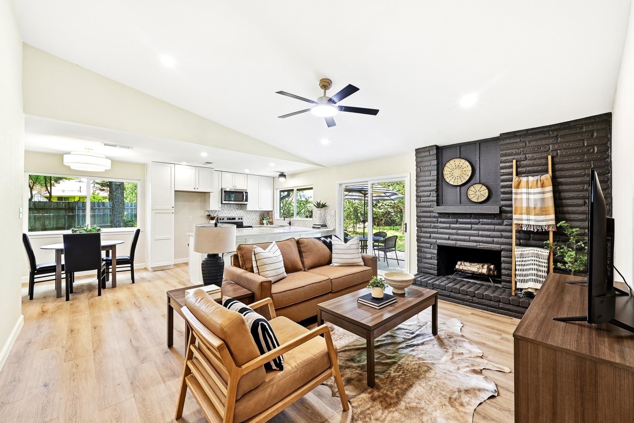 12210 Waxwing Cir Property Photo 6