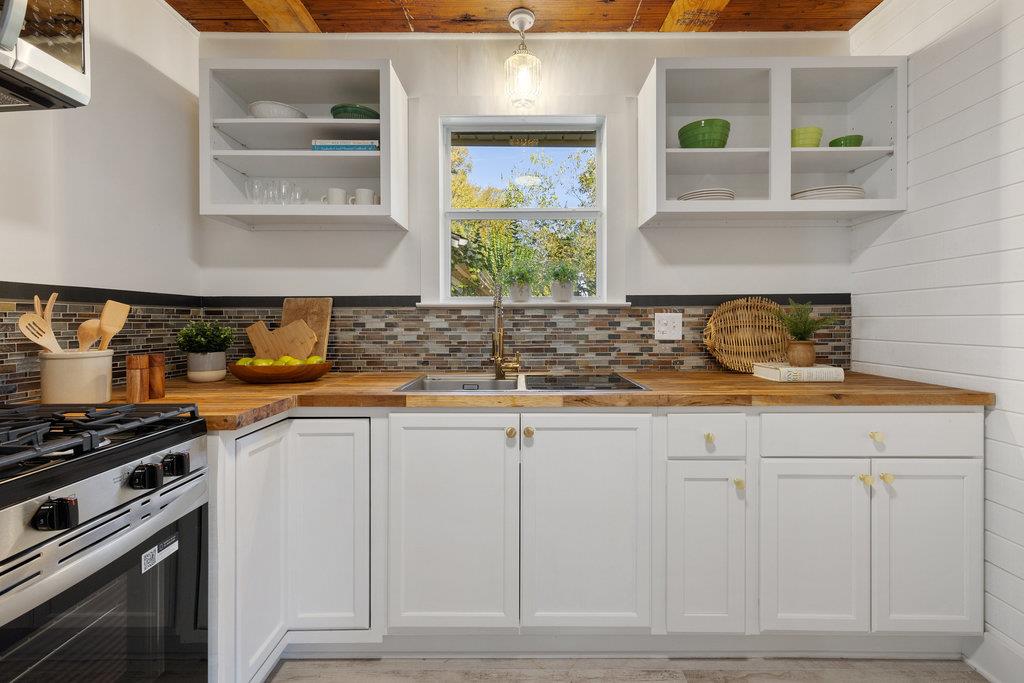 1223 Property Photo 5