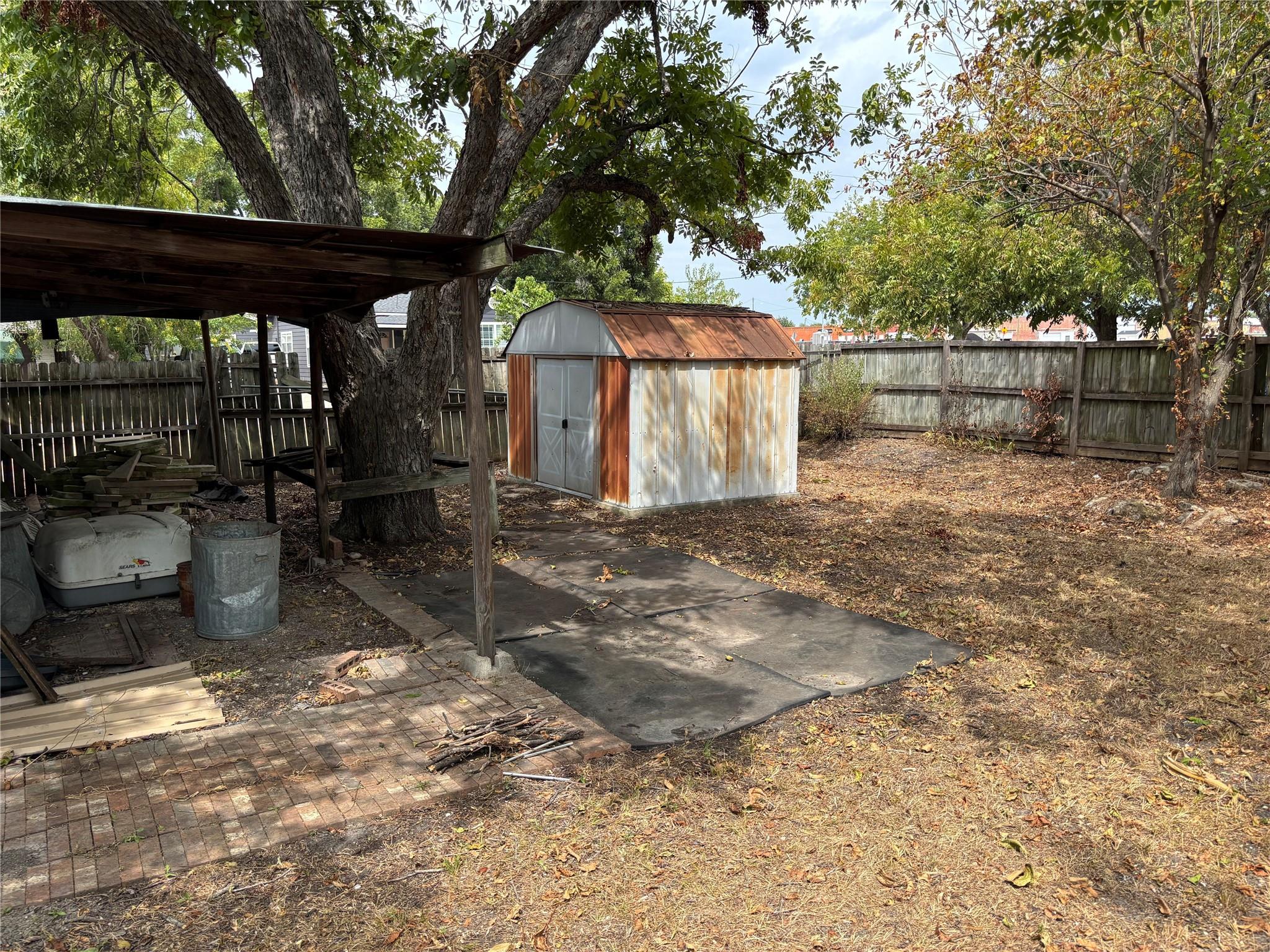 201 S Rio Grande St Property Photo 3