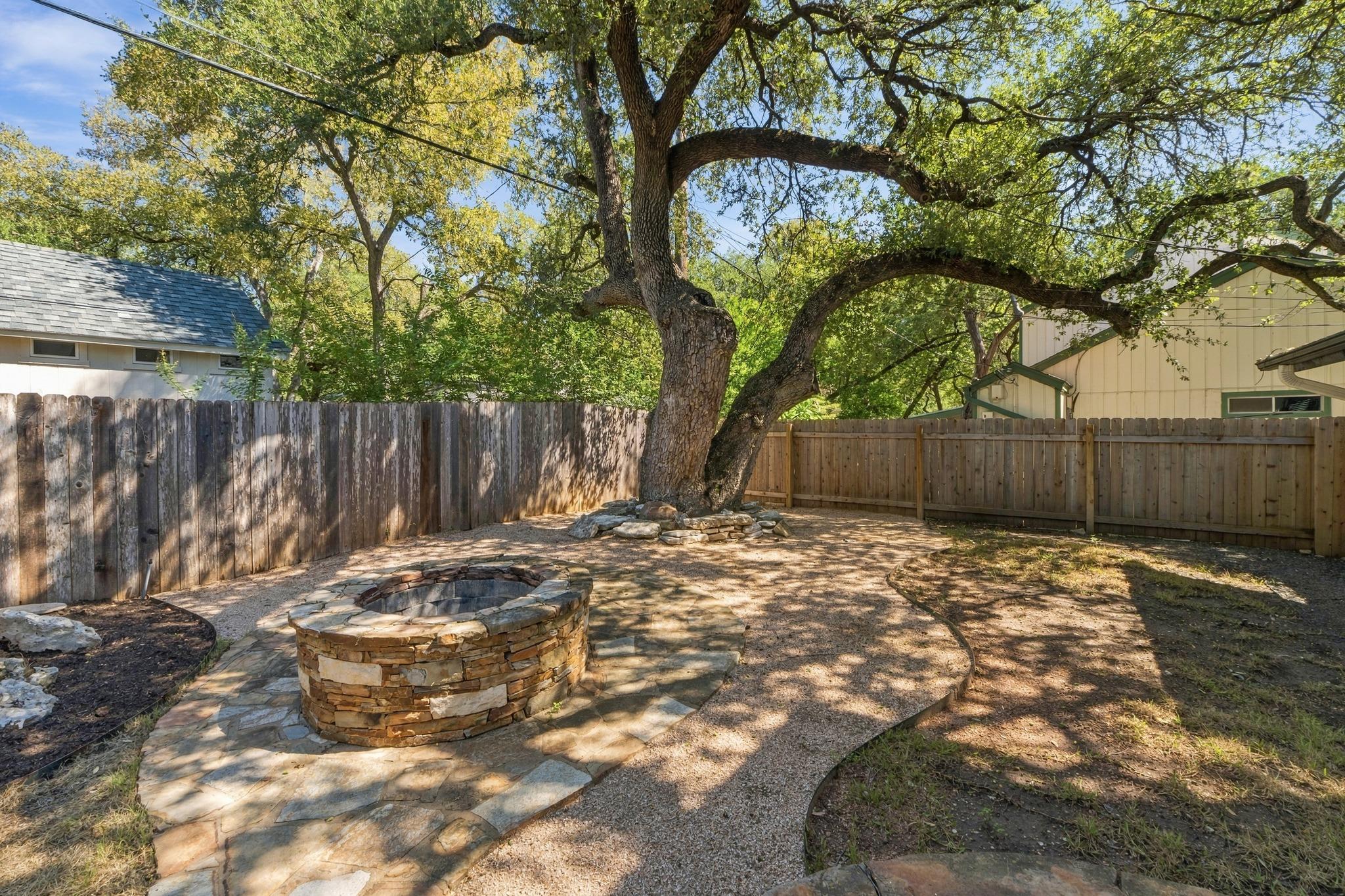 4004 Austin Woods Dr Property Photo 33