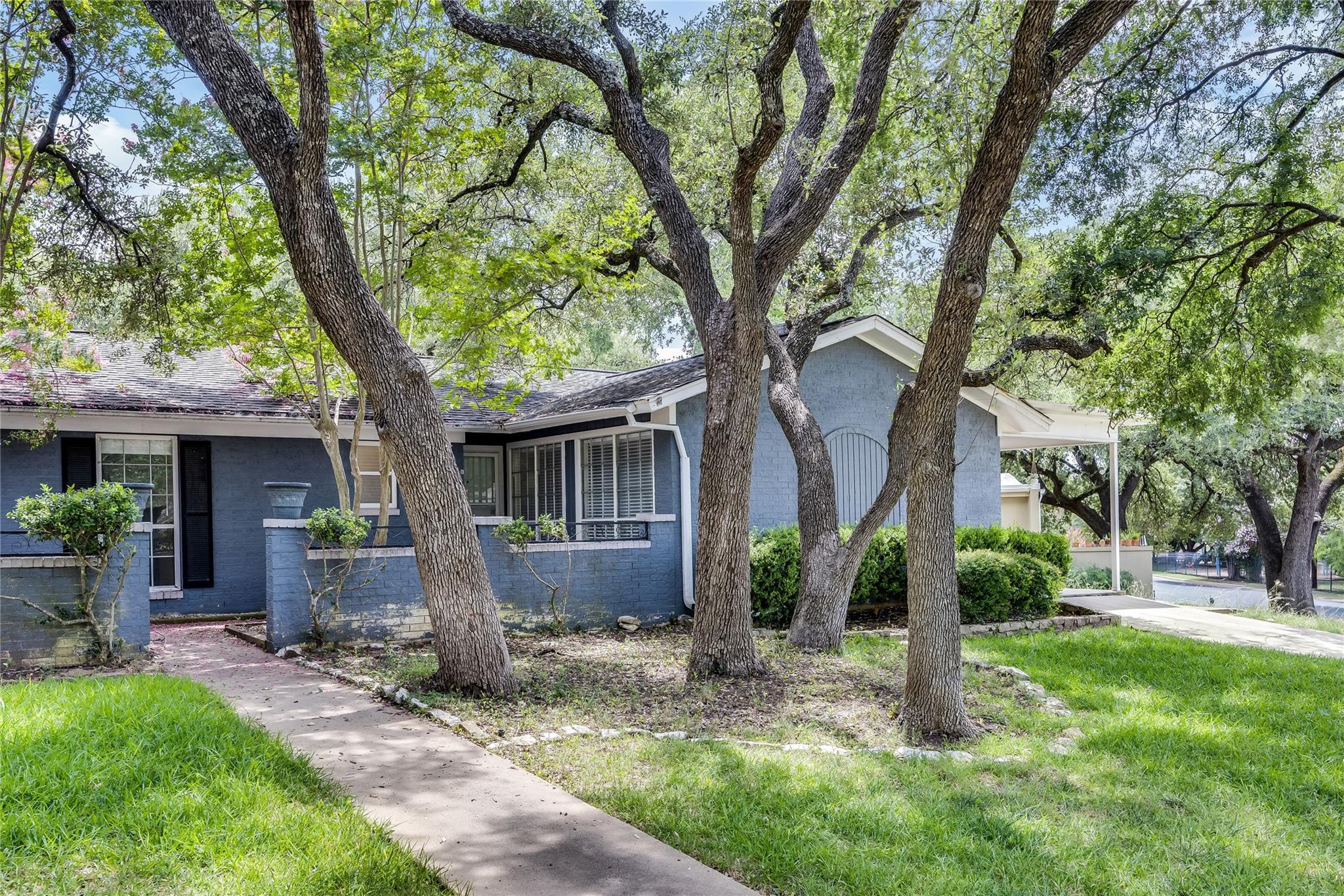 8803 Westover Club Dr #b Property Photo 1