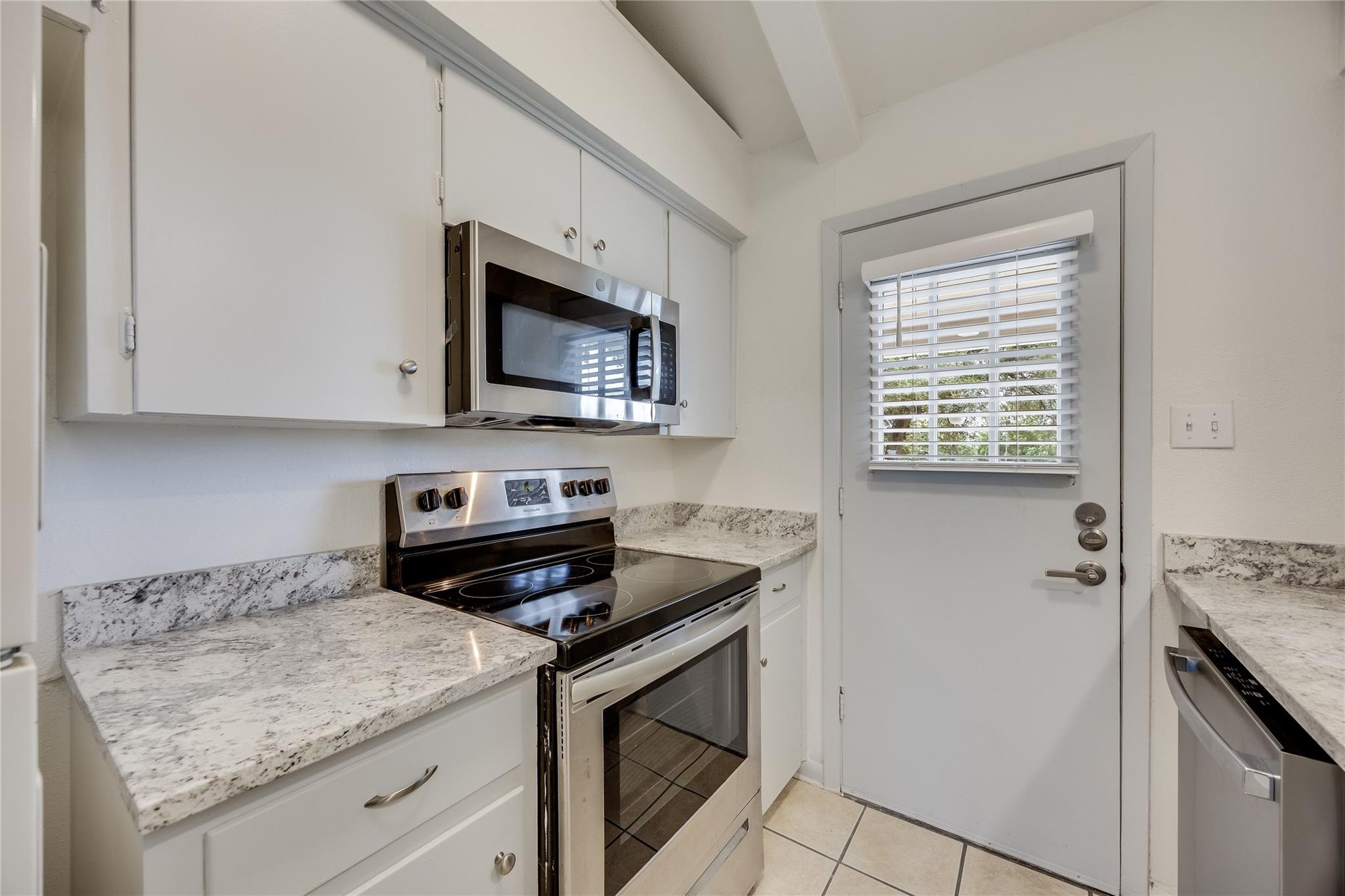 8803 Westover Club Dr #b Property Photo 10