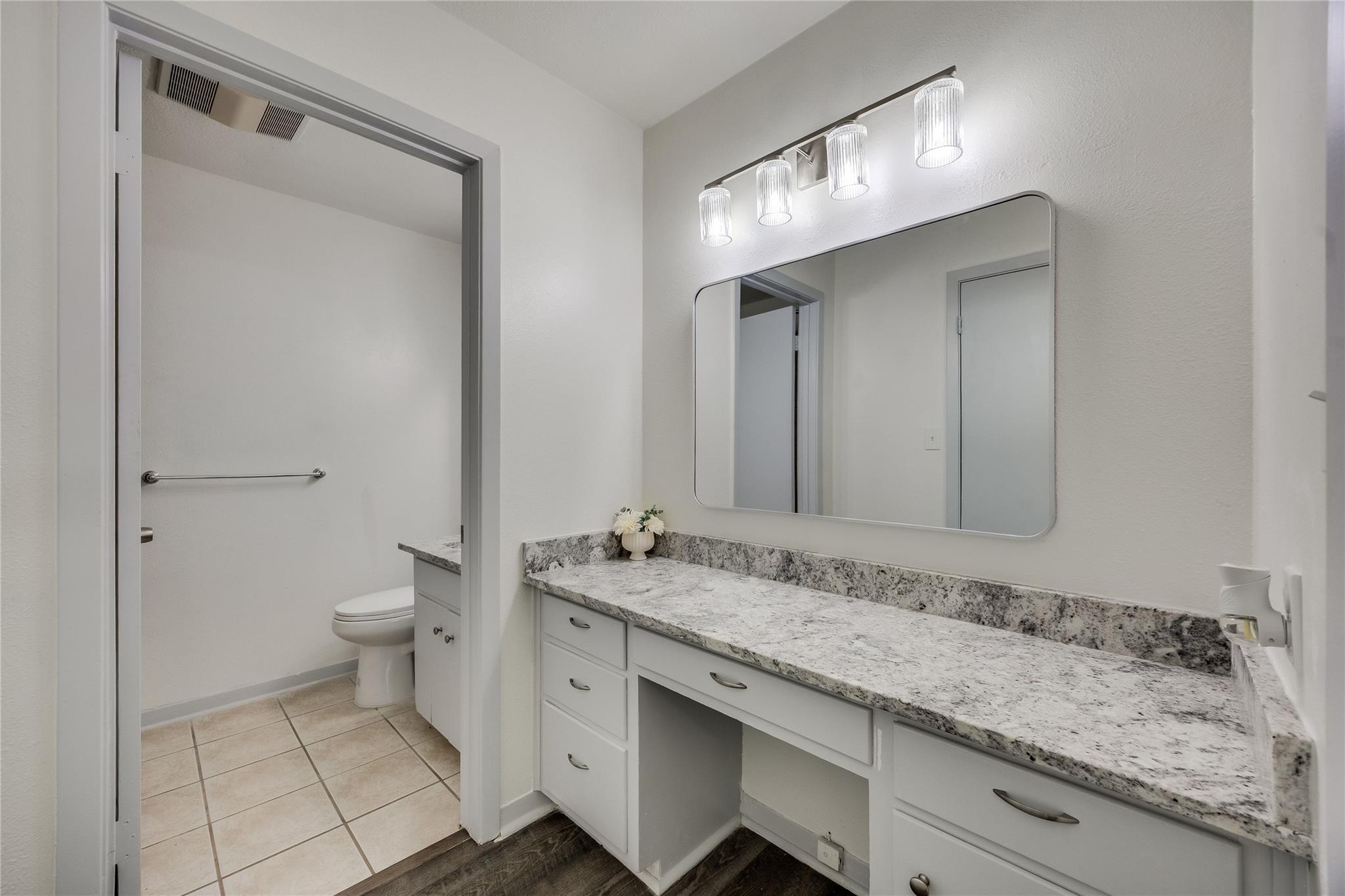 8803 Westover Club Dr #b Property Photo 17